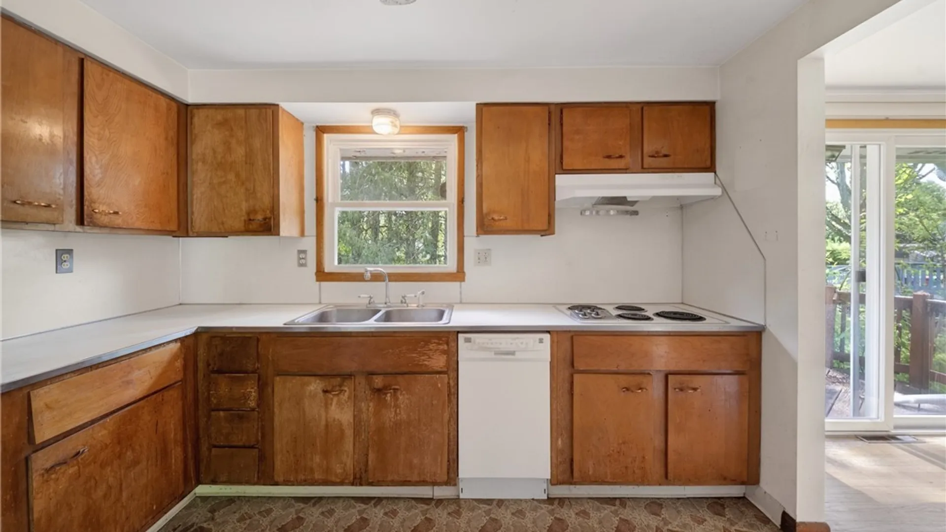 Property at 22 Apricot Ln, Clay, NY 13090 12