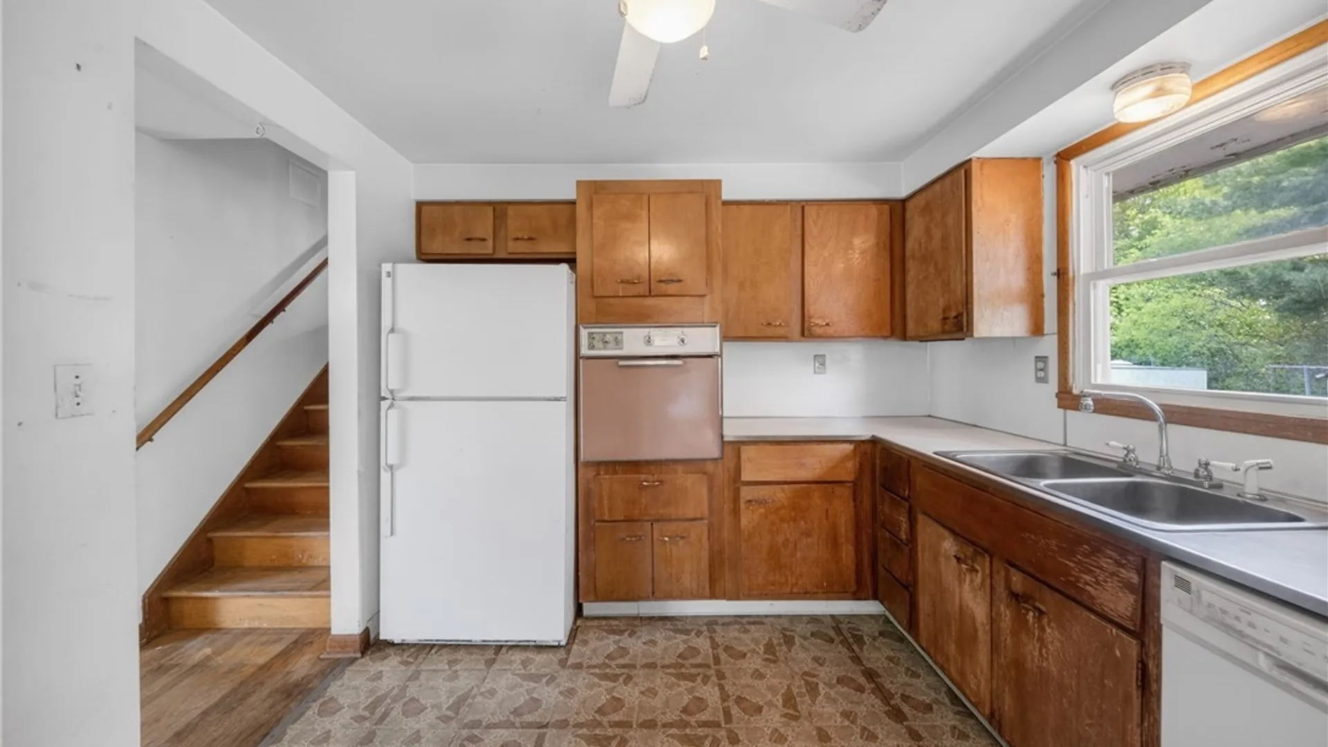 Property at 22 Apricot Ln, Clay, NY 13090 13