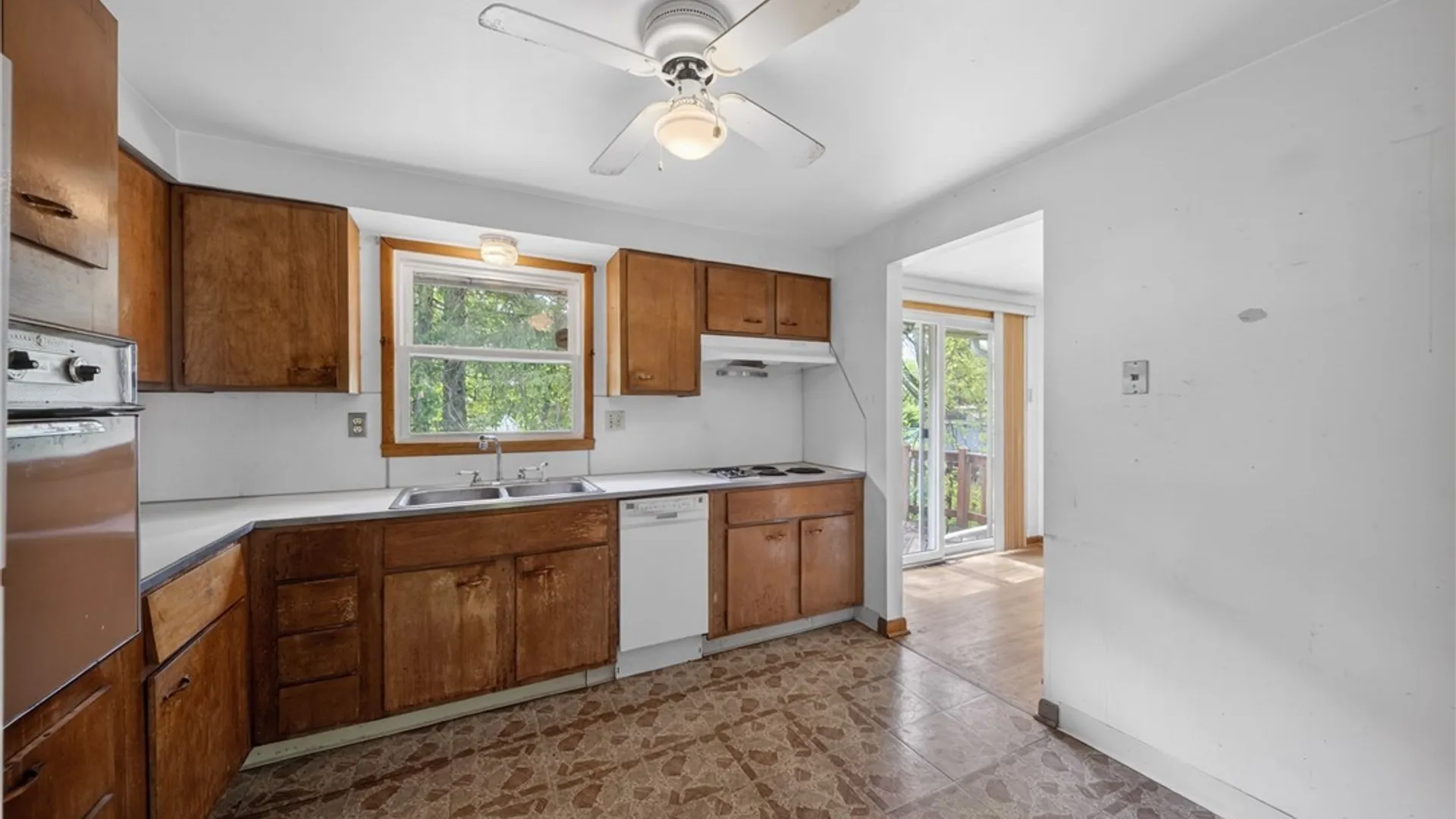 Property at 22 Apricot Ln, Clay, NY 13090 14