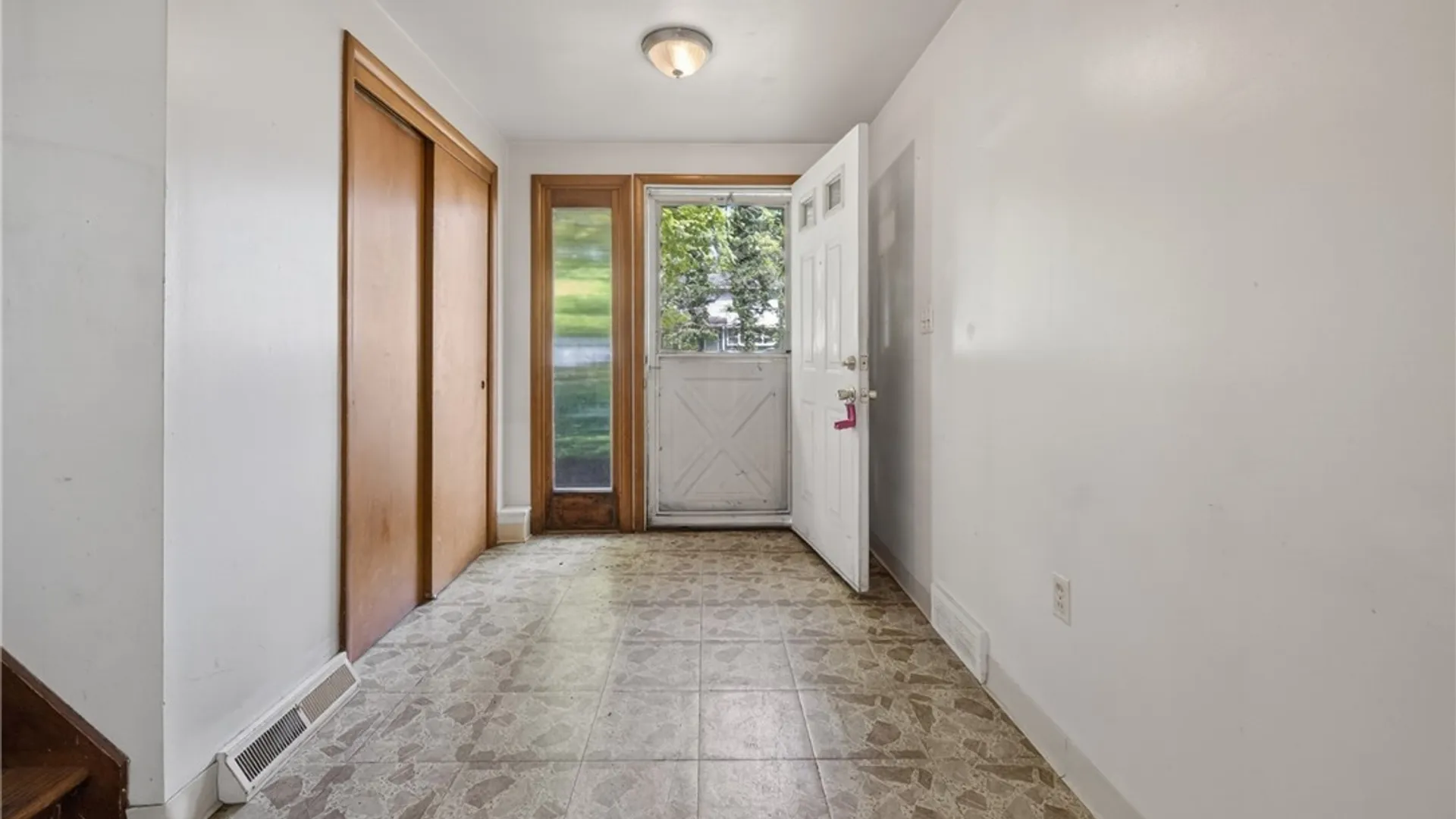 Property at 22 Apricot Ln, Clay, NY 13090 4