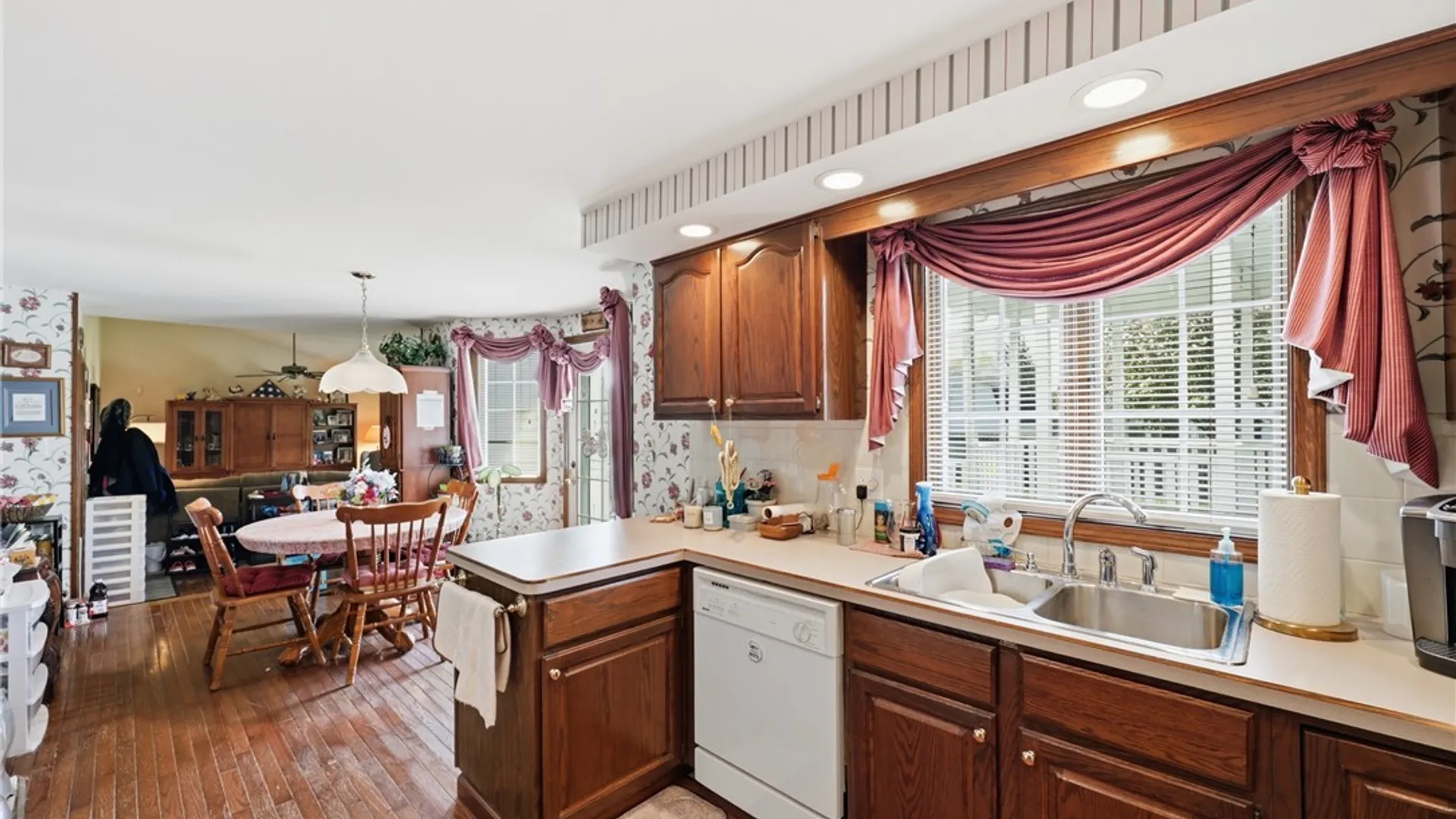 Property at 68 Tracy Lynn Lane, West Seneca, NY 14224 6