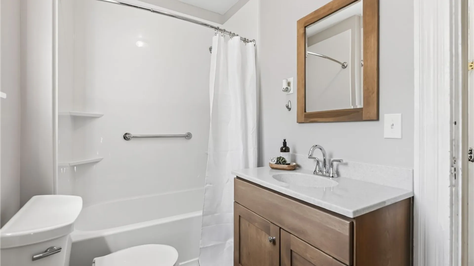 Property at 515 Grand Avenue, Rochester, NY 14609 11