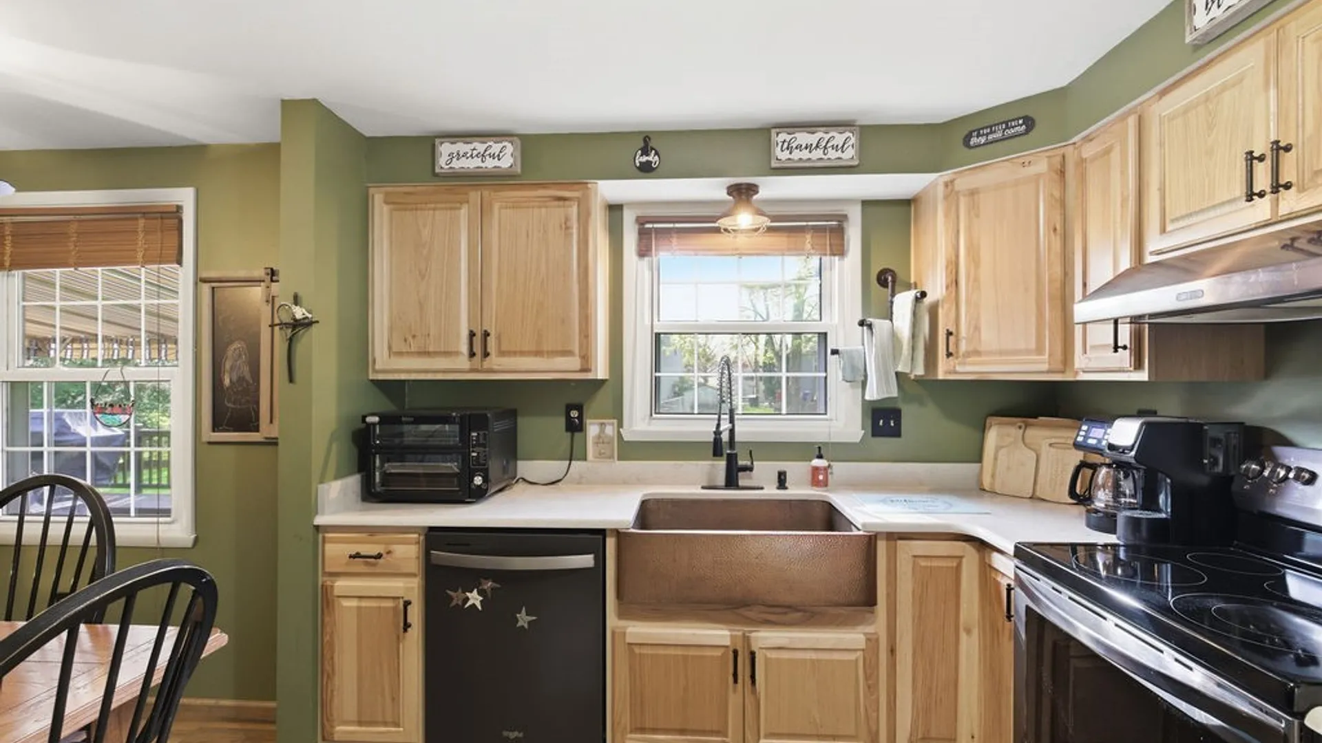 Property at 8052 Fox Run Circle, Clay, NY 13090 12