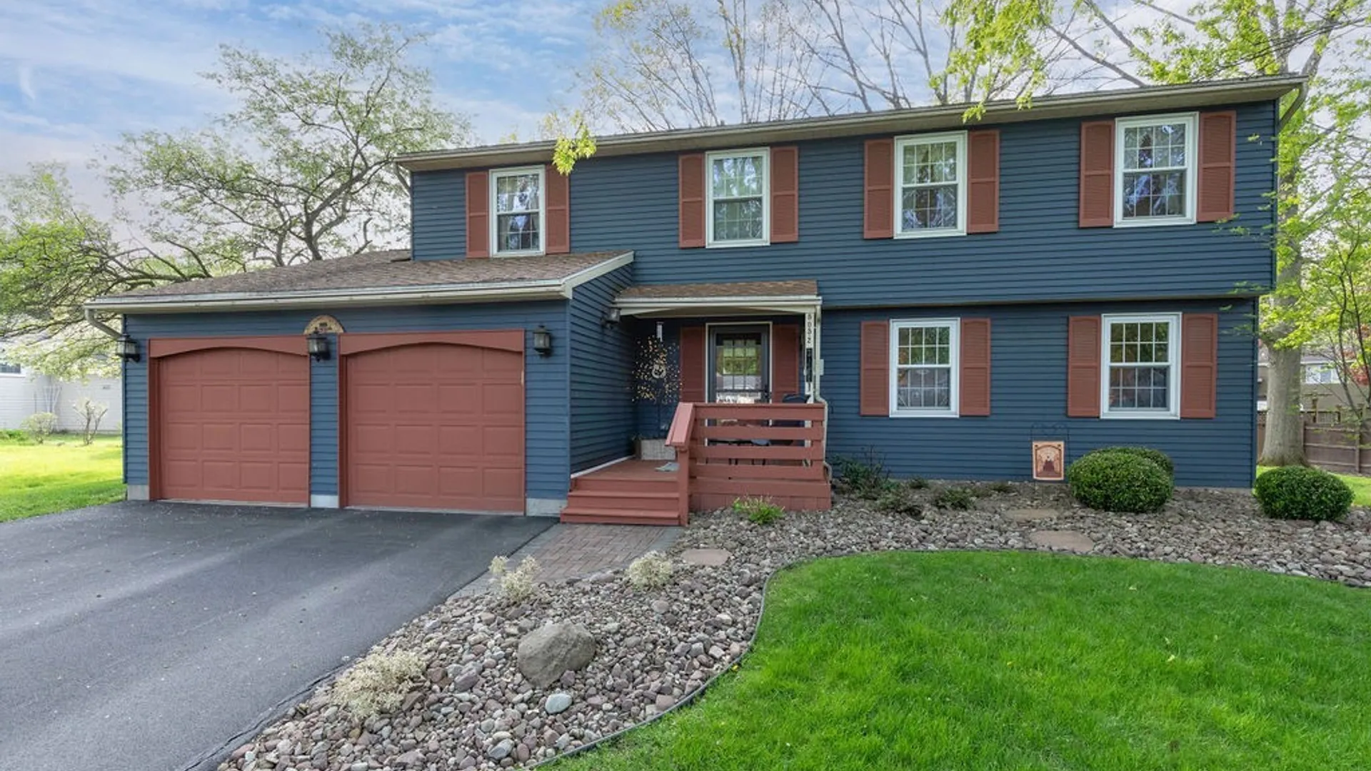 Property at 8052 Fox Run Circle, Clay, NY 13090 2