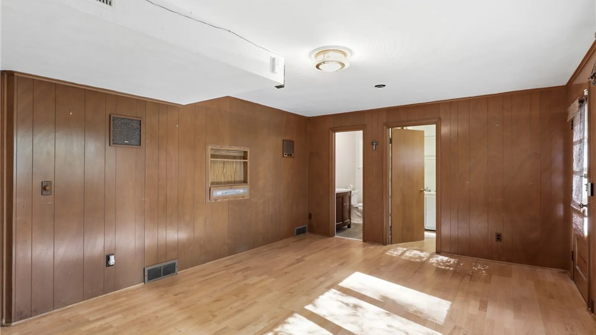Property at 58 Landsdowne Lane, Pittsford, NY 14618 16