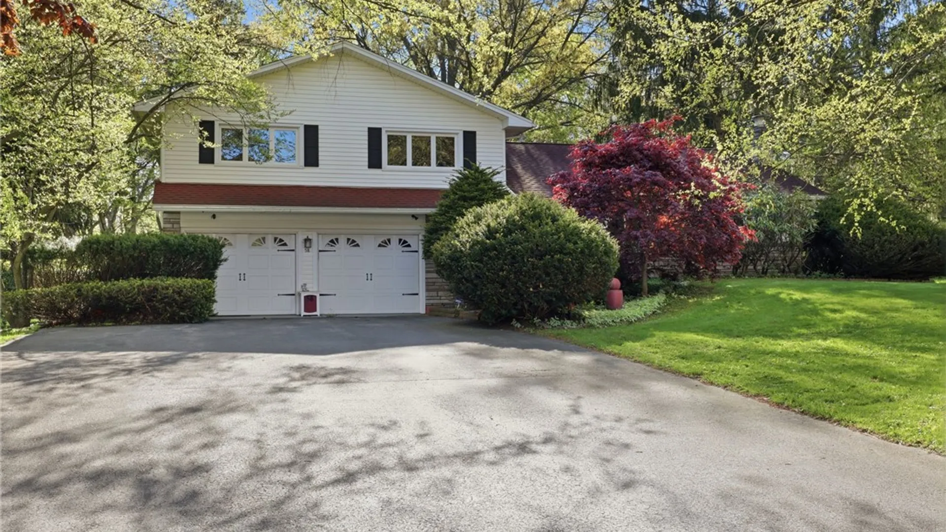 Property at 58 Landsdowne Lane, Pittsford, NY 14618 2
