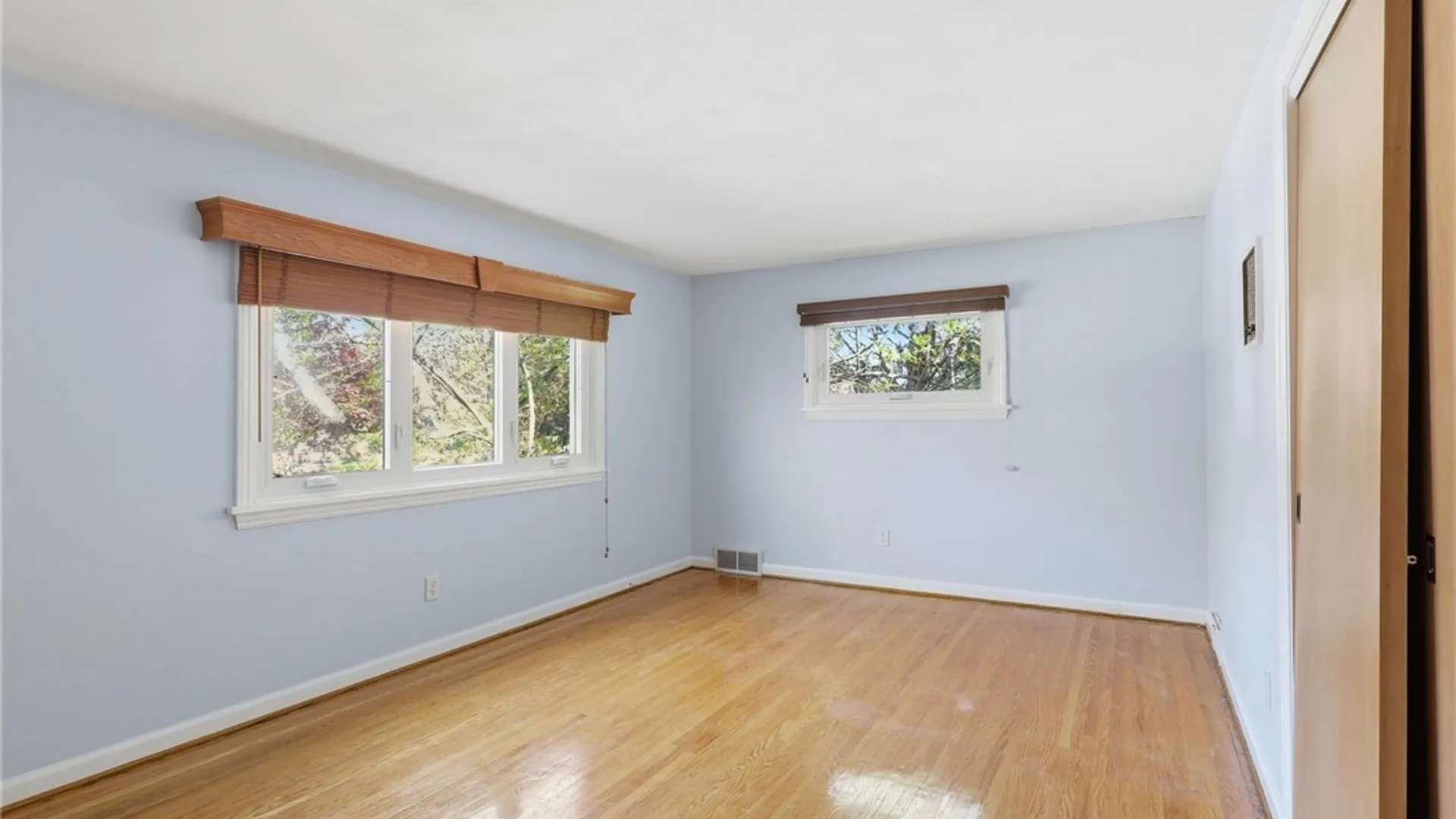 Property at 58 Landsdowne Lane, Pittsford, NY 14618 21