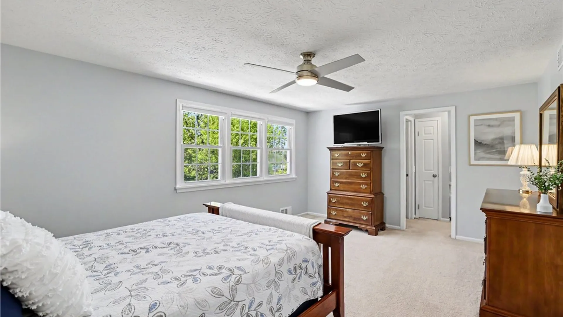 Property at 17 Bardney Circle, Perinton, NY 14450 20