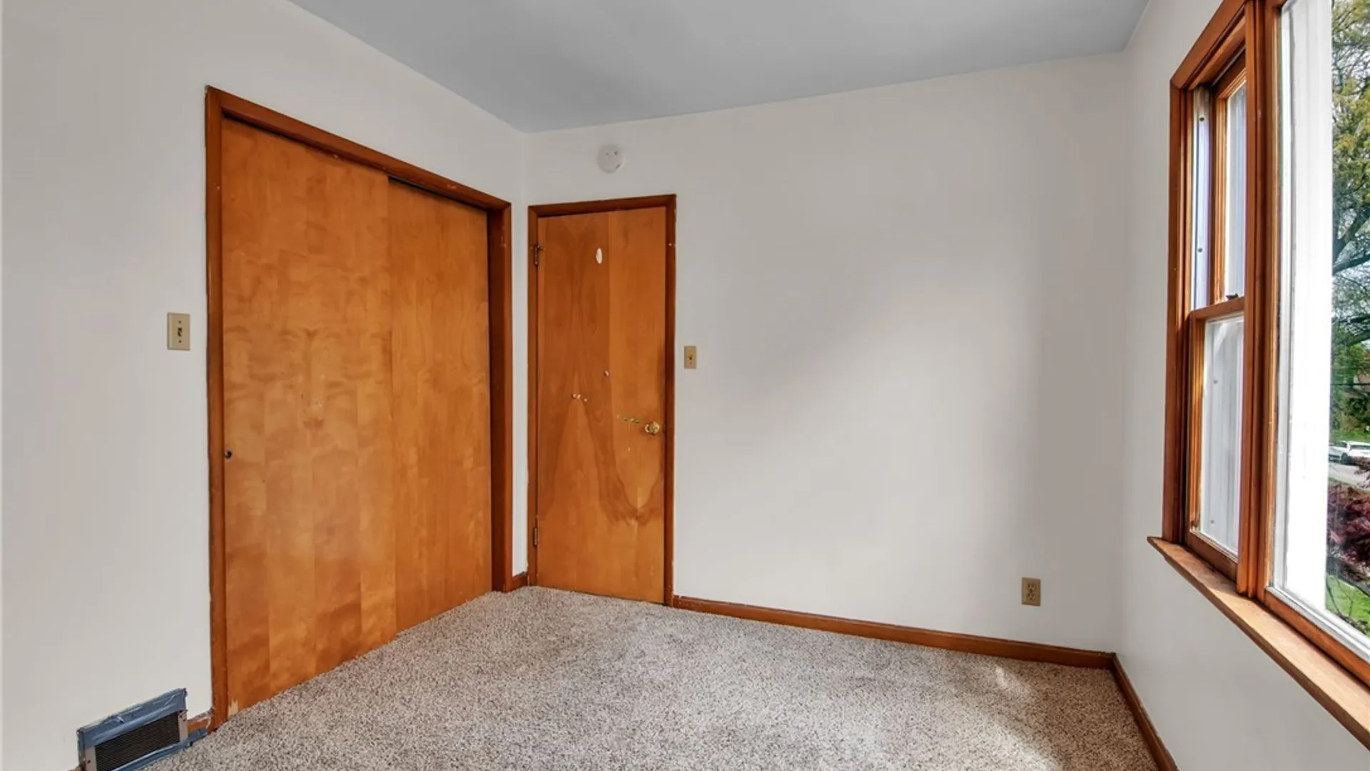 Property at 2460 Grand Avenue, Niagara Falls, NY 14301 17