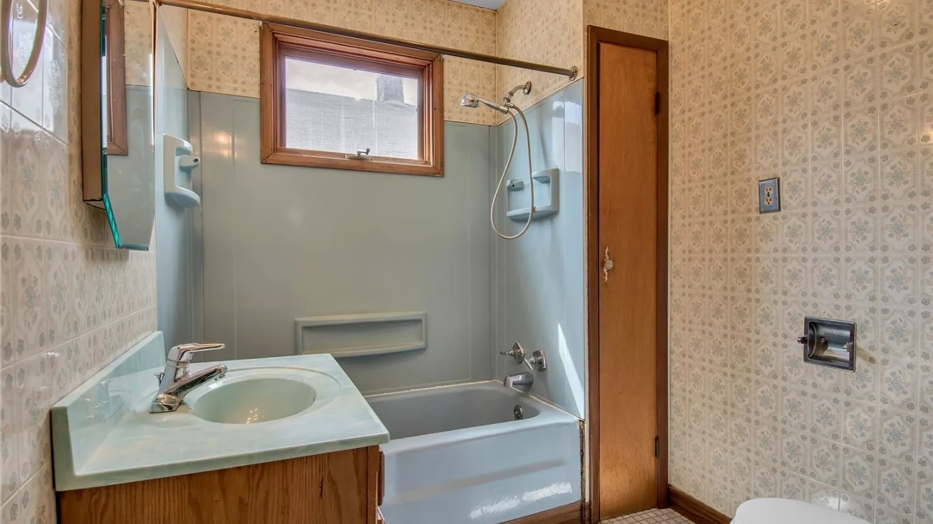 Property at 2460 Grand Avenue, Niagara Falls, NY 14301 27