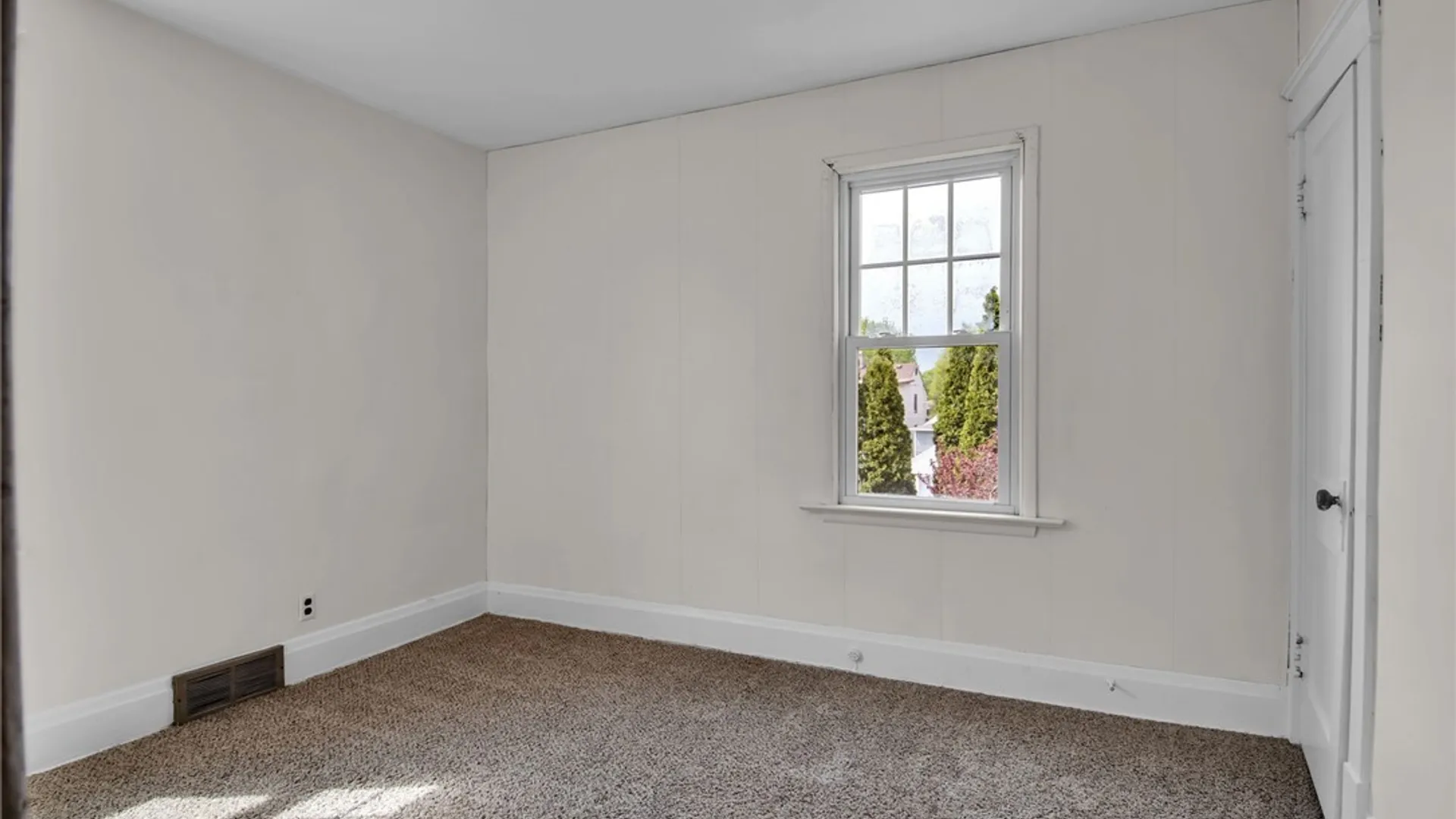 Property at 2460 Grand Avenue, Niagara Falls, NY 14301 29