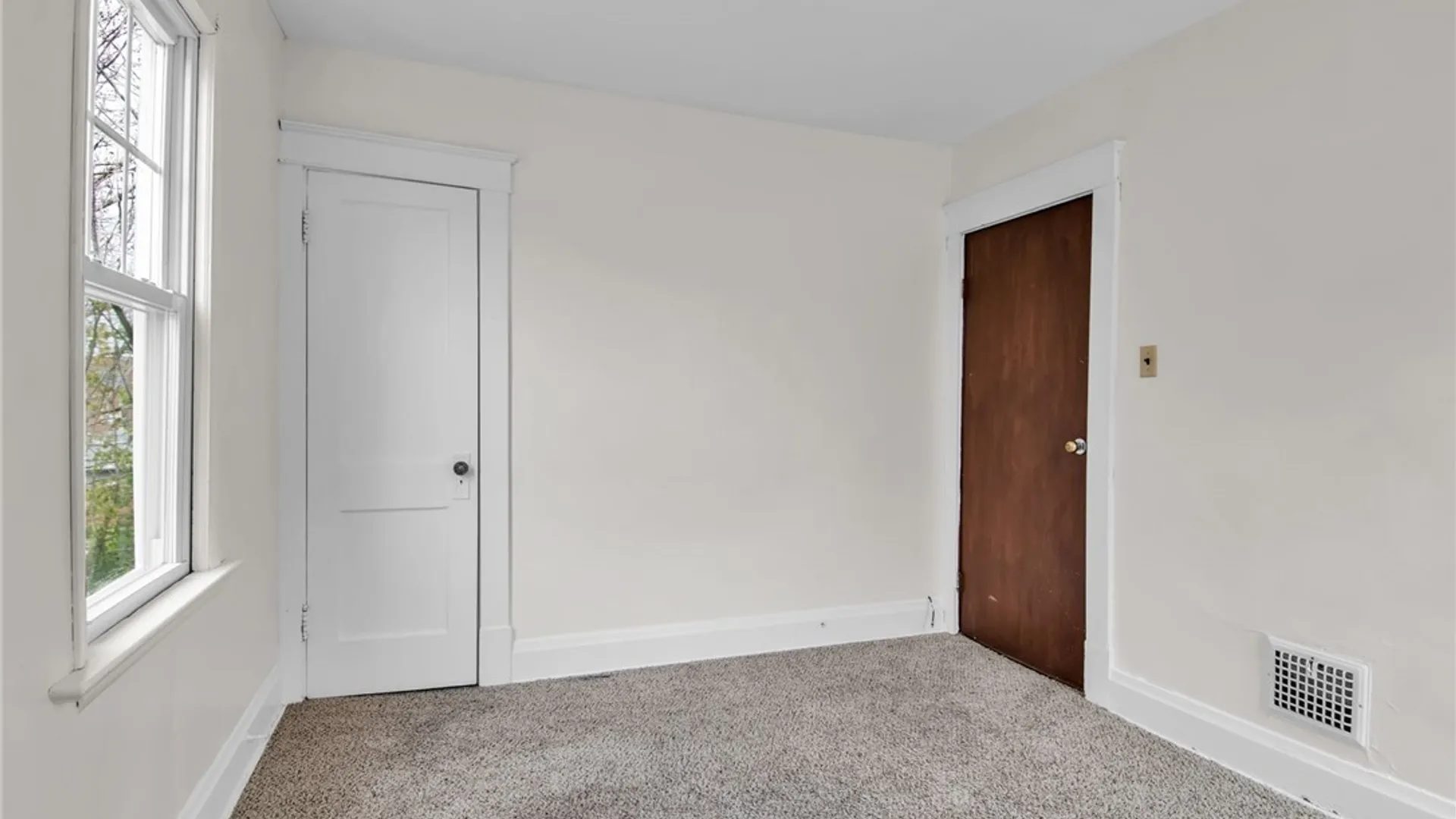 Property at 2460 Grand Avenue, Niagara Falls, NY 14301 31
