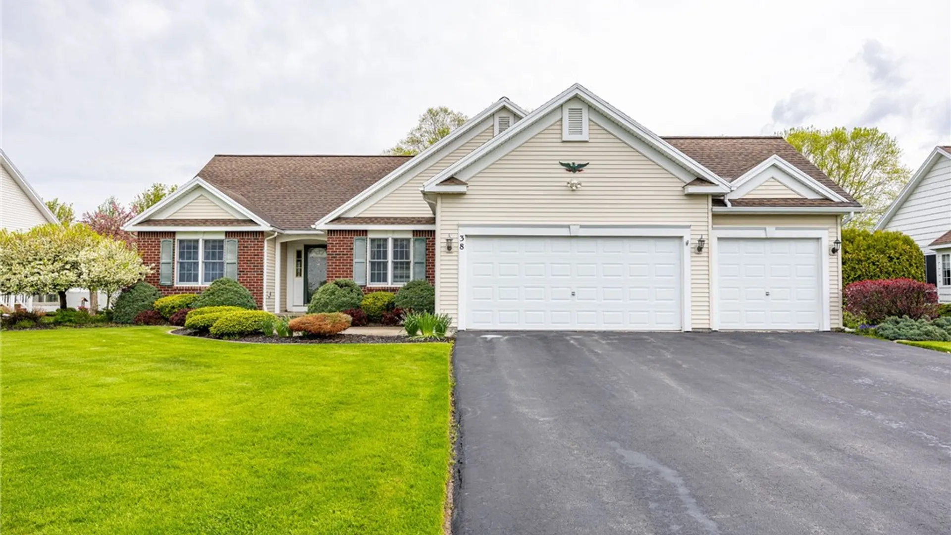 Property at 38 Sotheby Drive, Greece, NY 14626 2