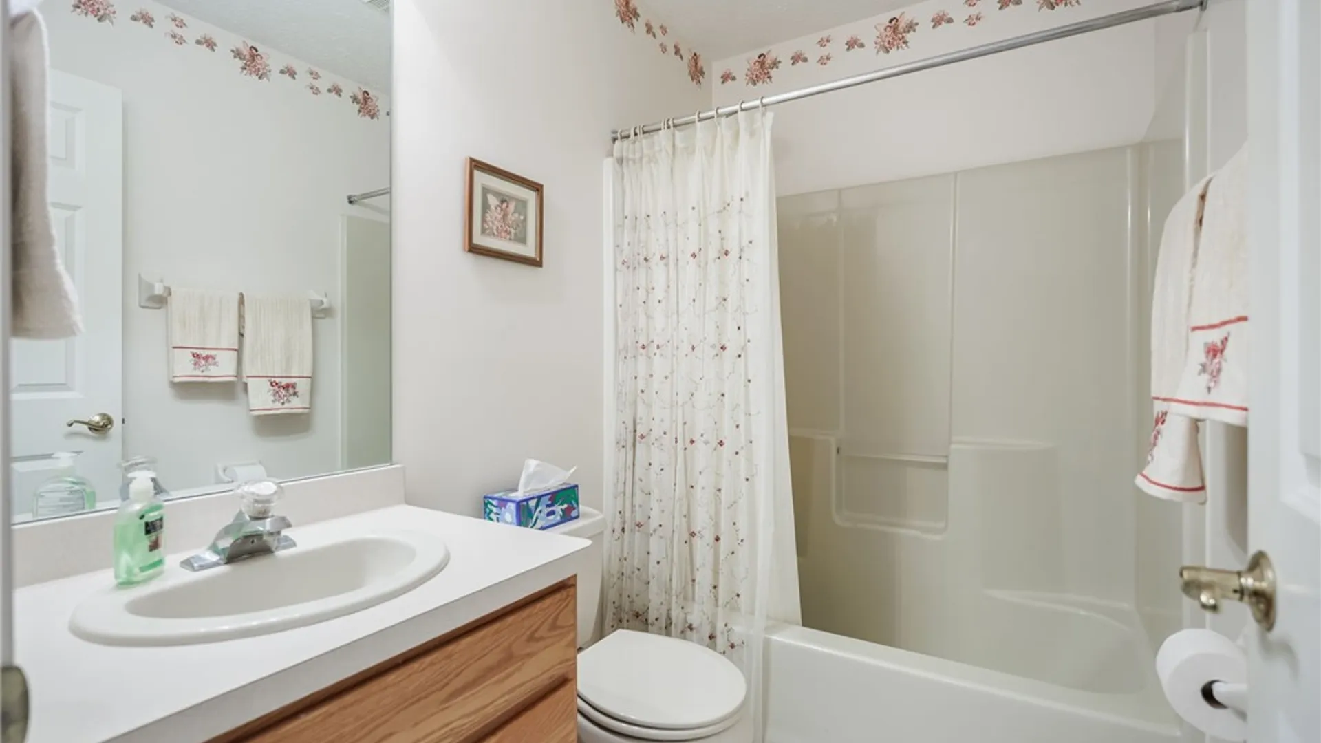 Property at 38 Sotheby Drive, Greece, NY 14626 23
