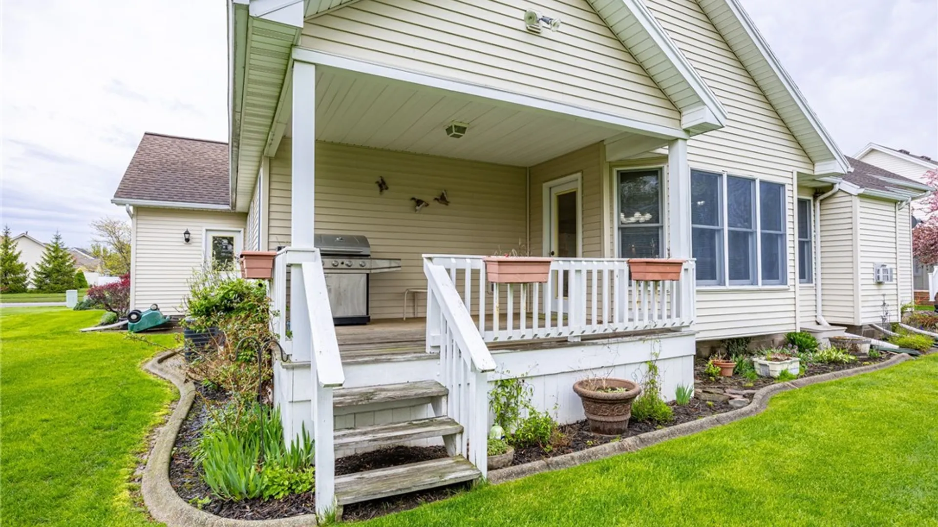 Property at 38 Sotheby Drive, Greece, NY 14626 27