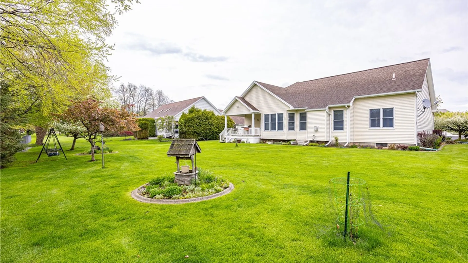 Property at 38 Sotheby Drive, Greece, NY 14626 30
