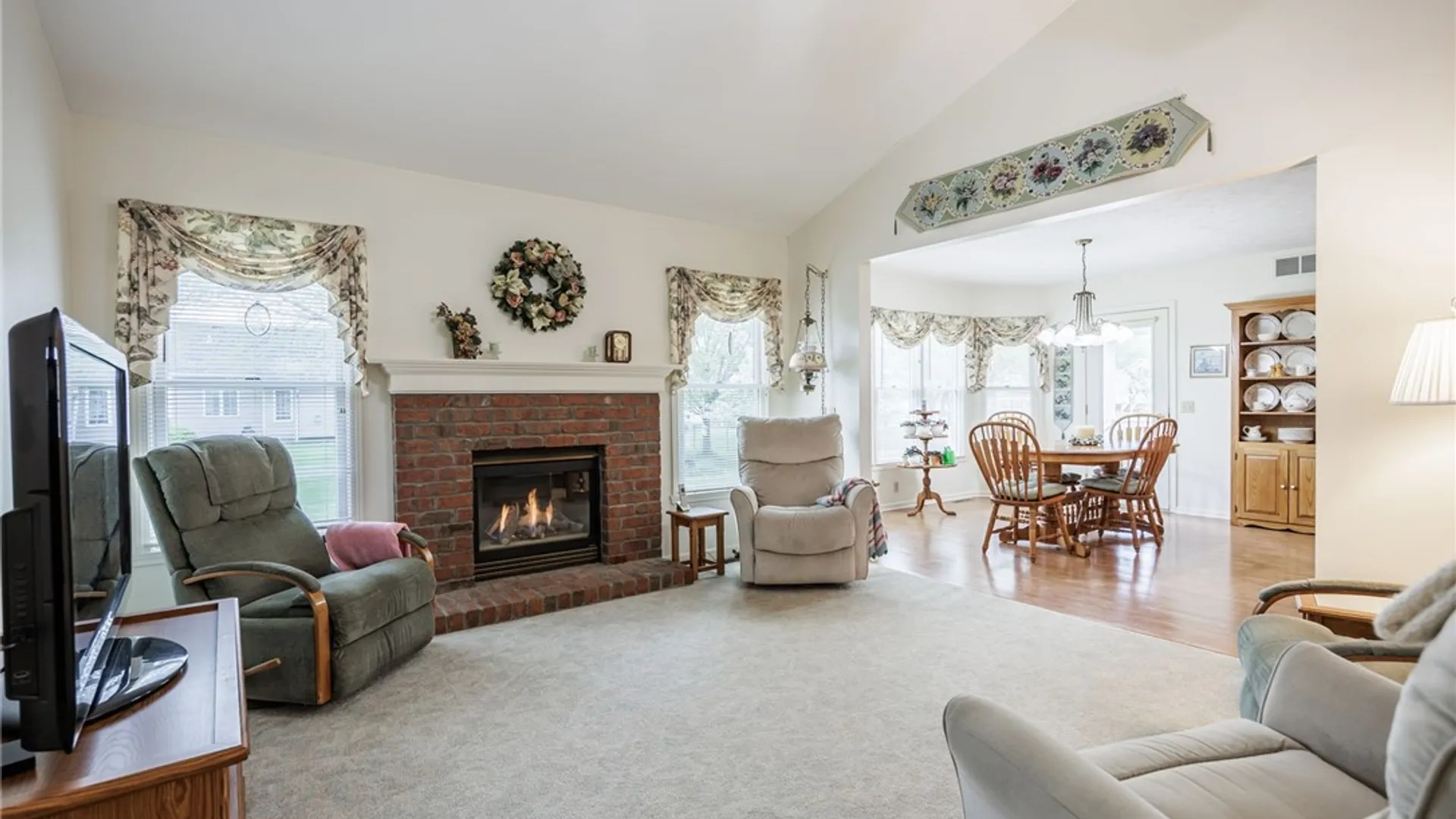 Property at 38 Sotheby Drive, Greece, NY 14626 6
