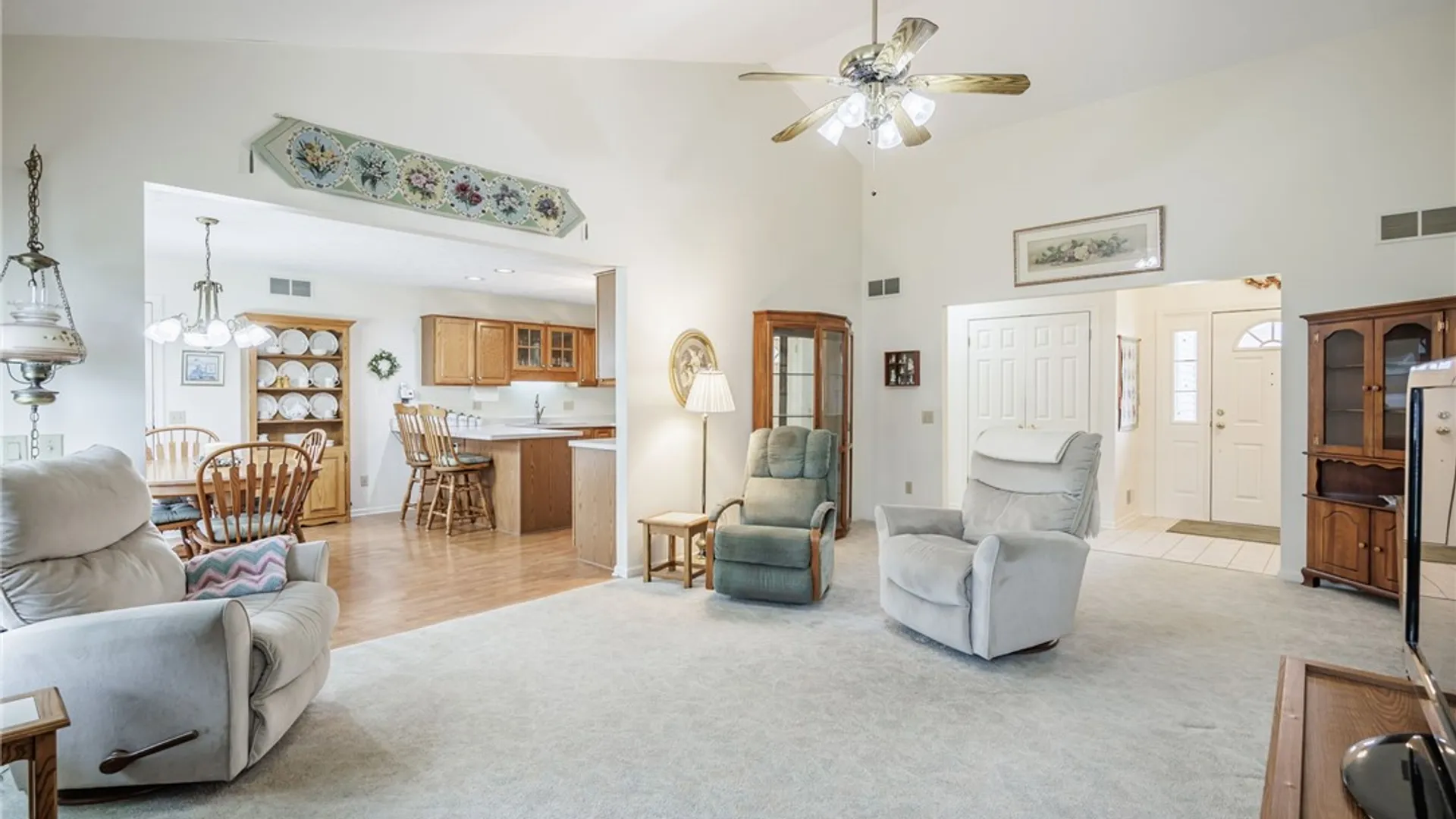 Property at 38 Sotheby Drive, Greece, NY 14626 7