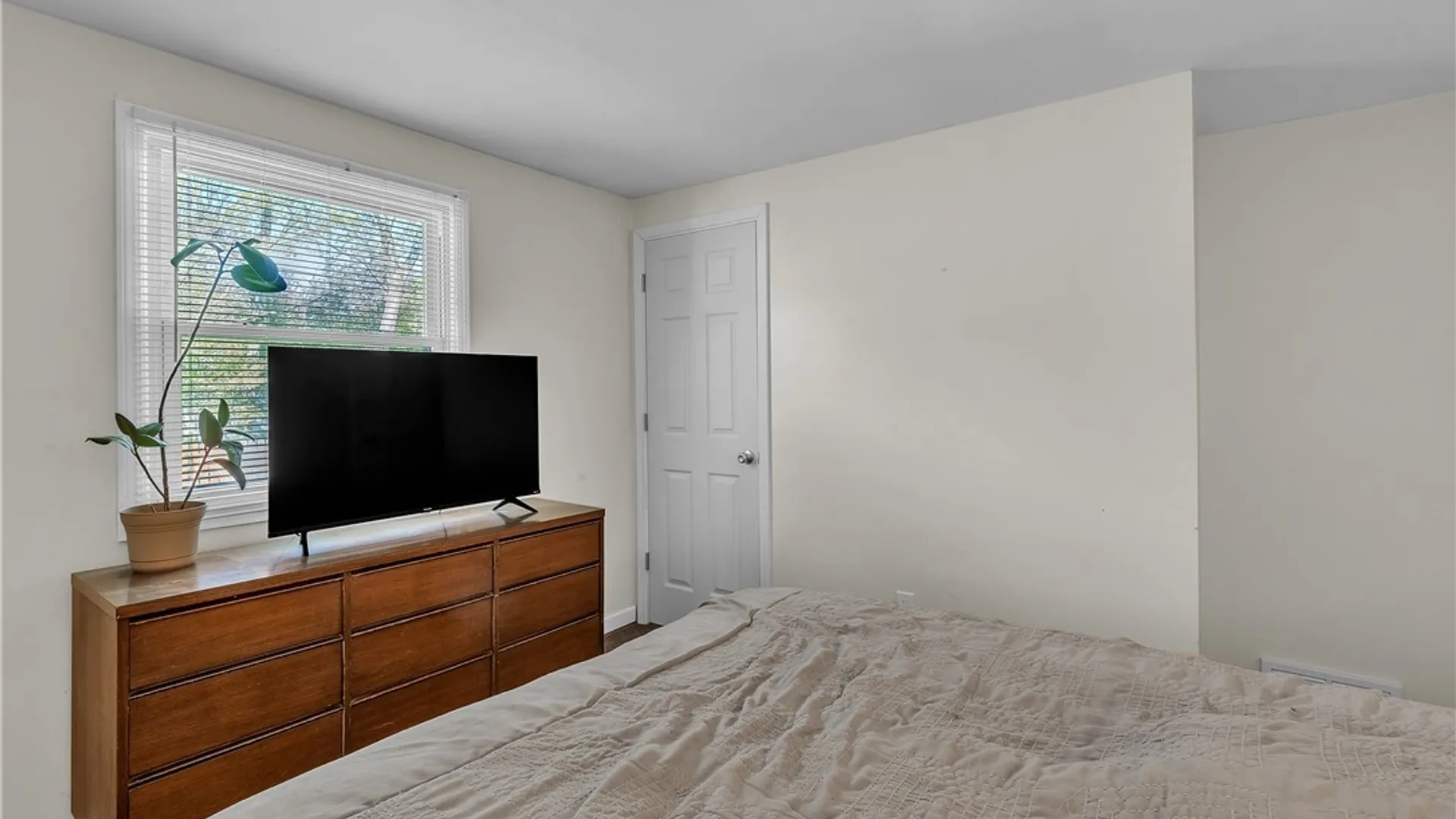 Property at 43 Glendale Drive, Lancaster, NY 14086 17