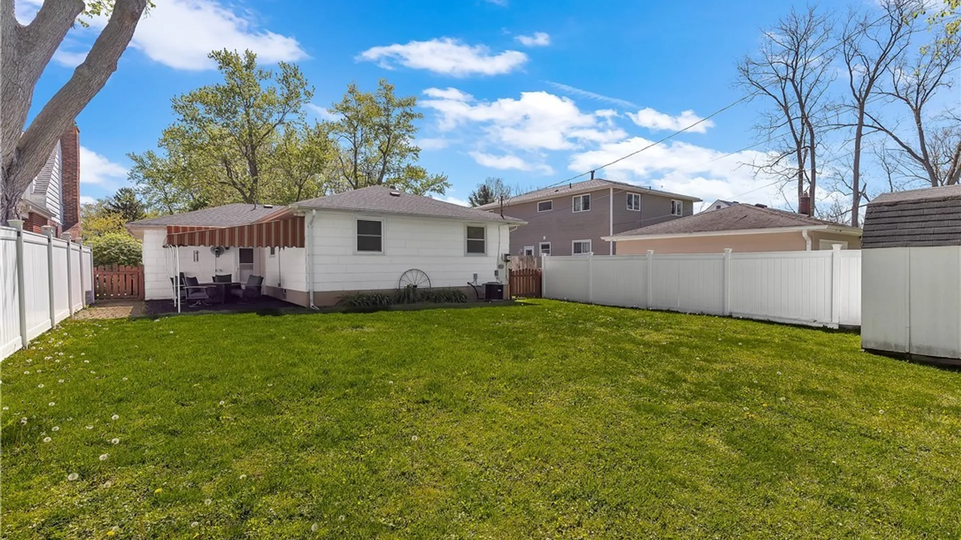 Property at 43 Glendale Drive, Lancaster, NY 14086 32