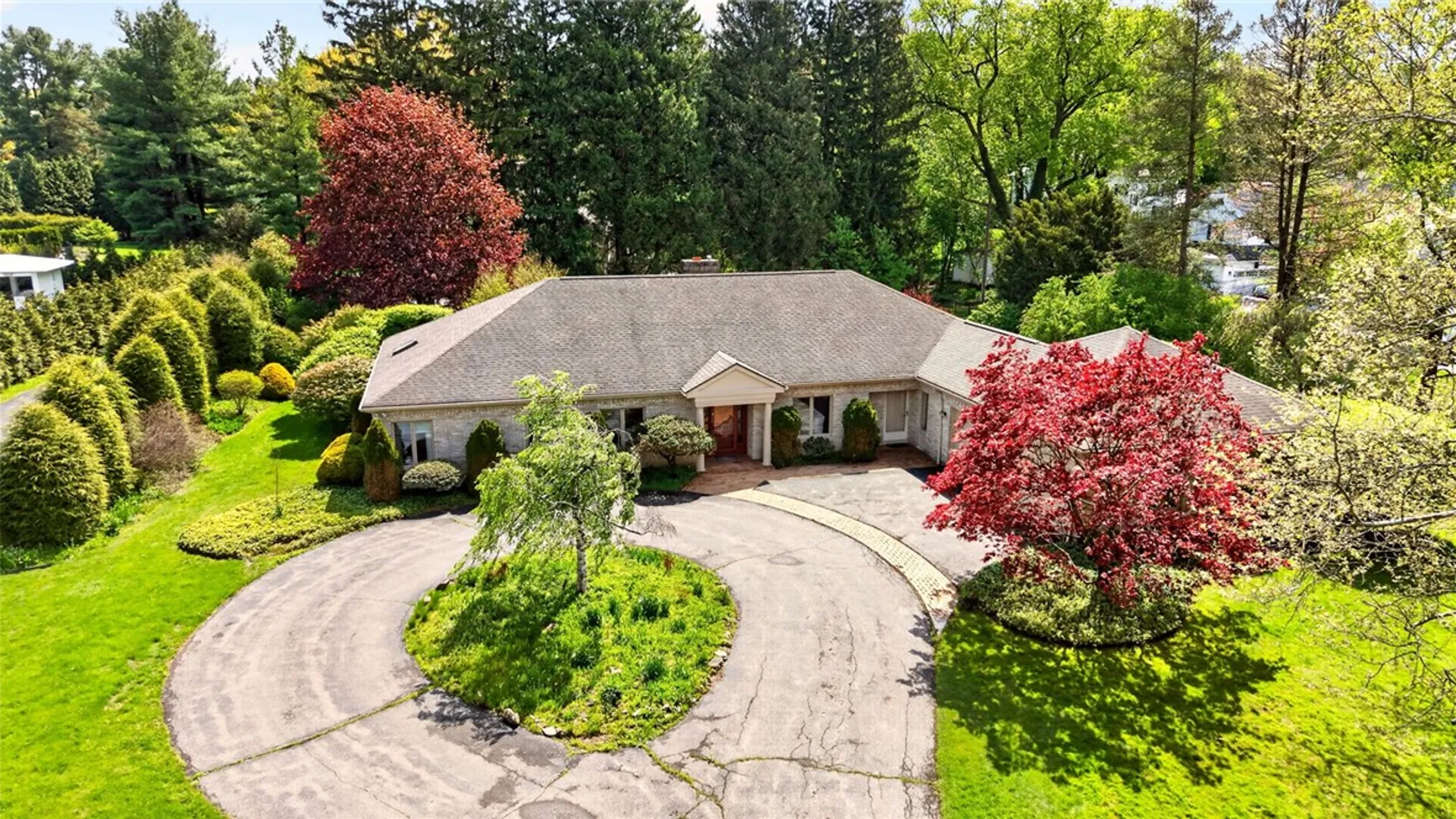 Property at 4 Malm Lane, Pittsford, NY 14618 3