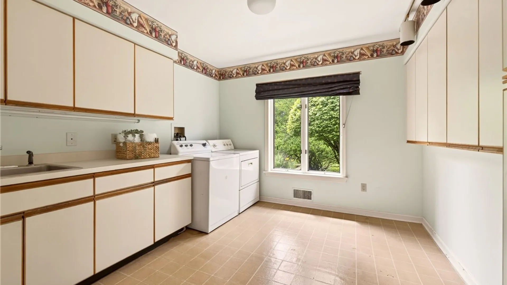 Property at 4 Malm Lane, Pittsford, NY 14618 32