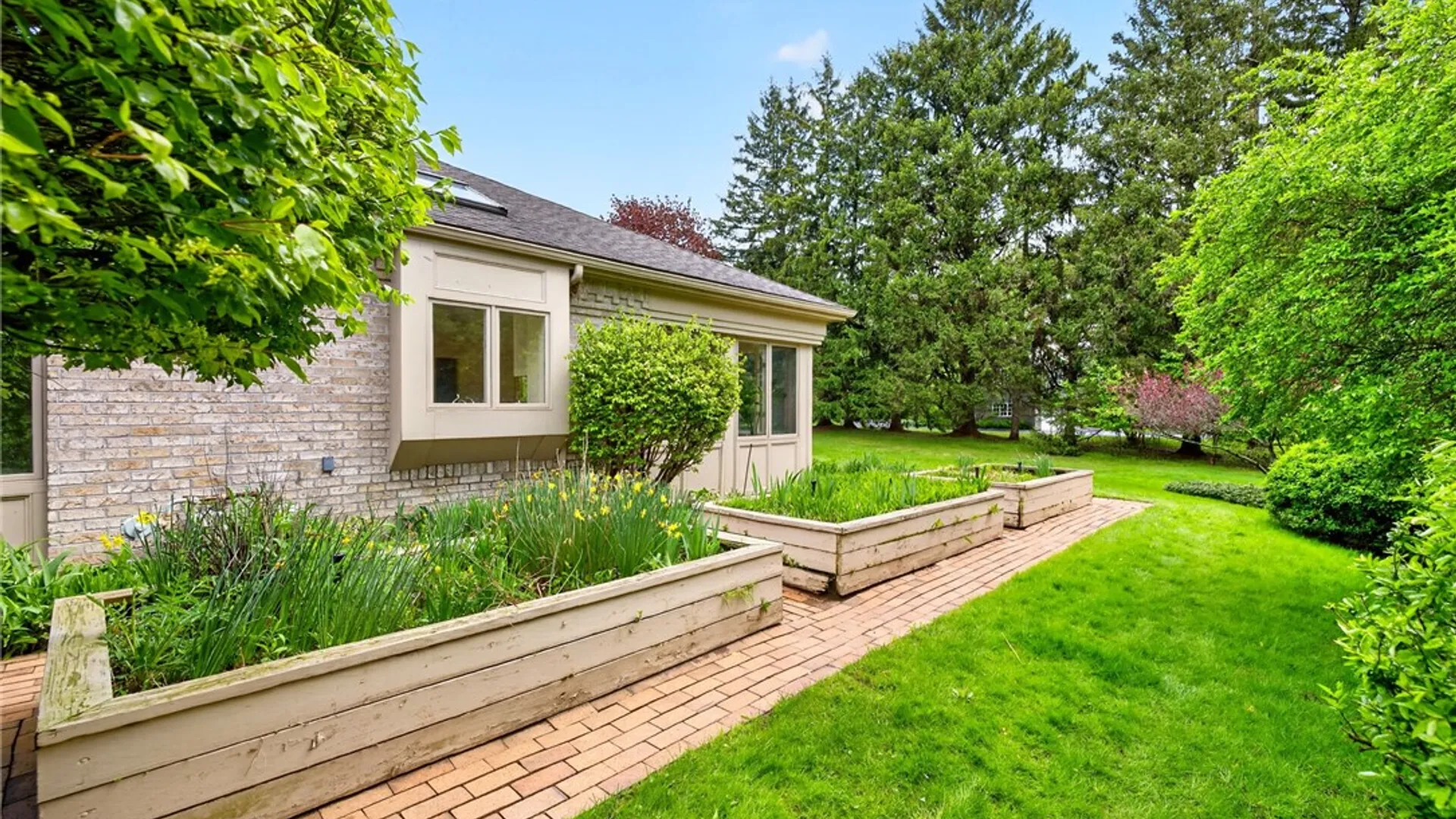 Property at 4 Malm Lane, Pittsford, NY 14618 35