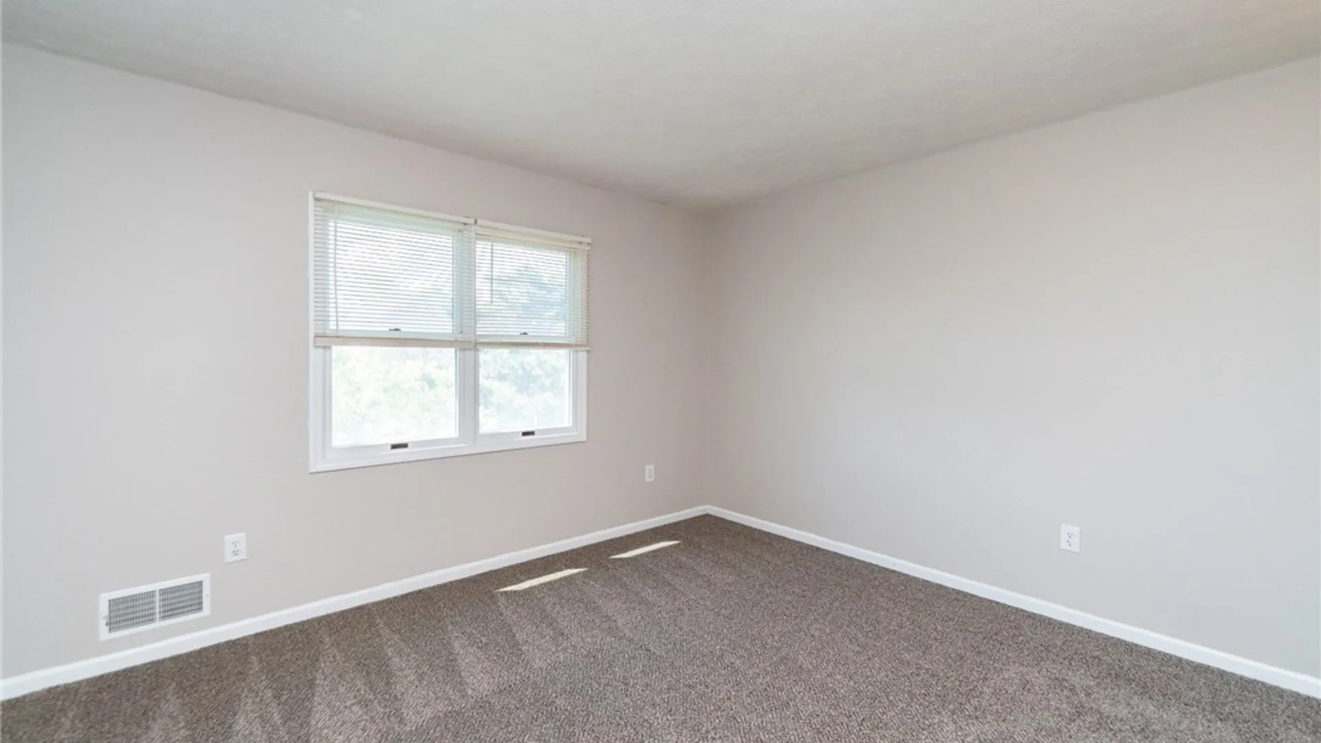 Property at 381 Old Country Road, Greece, NY 14612 29