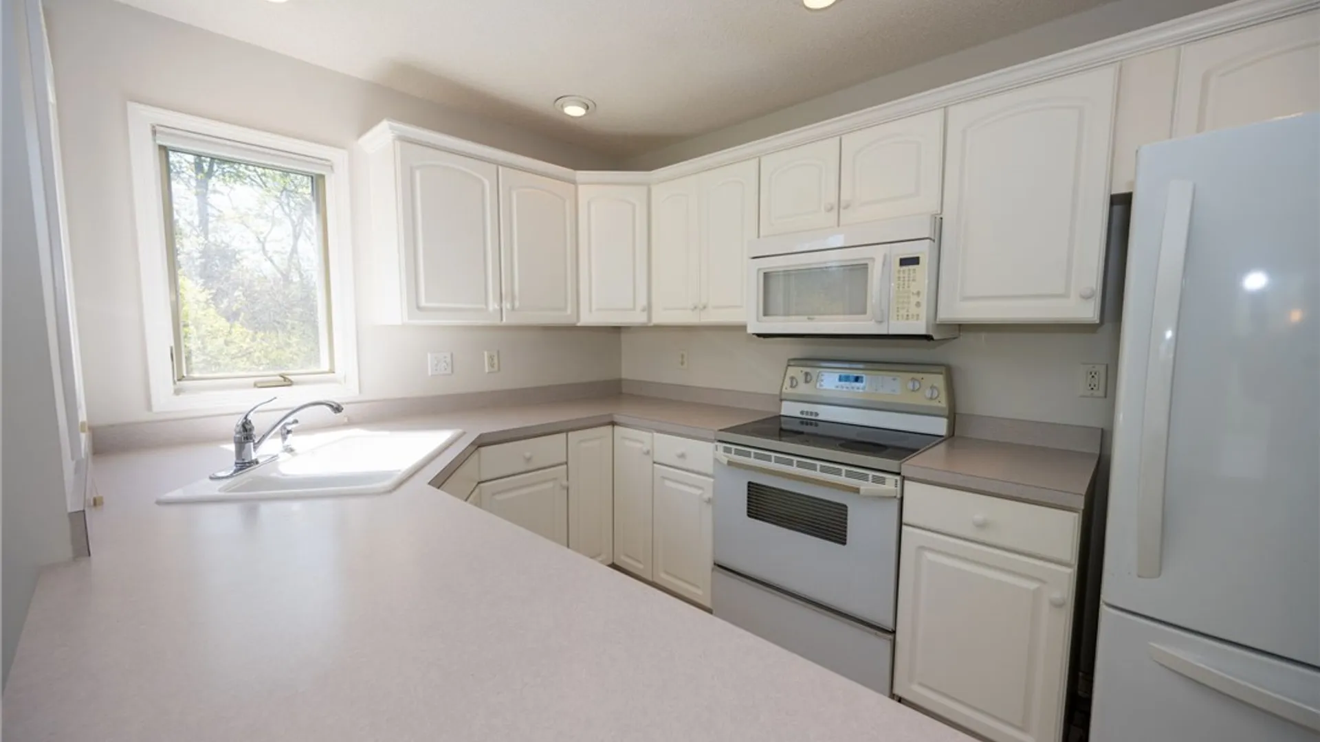 Property at 9 Alexander Parkway, Pendleton, NY 14120 16