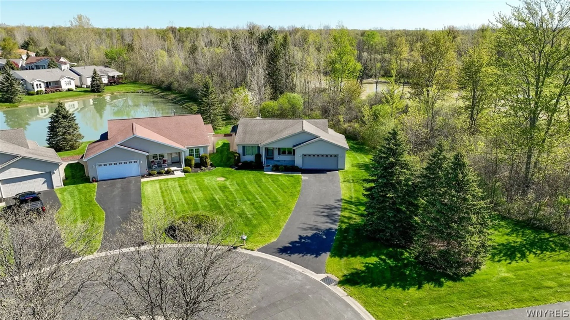 Property at 9 Alexander Parkway, Pendleton, NY 14120 43