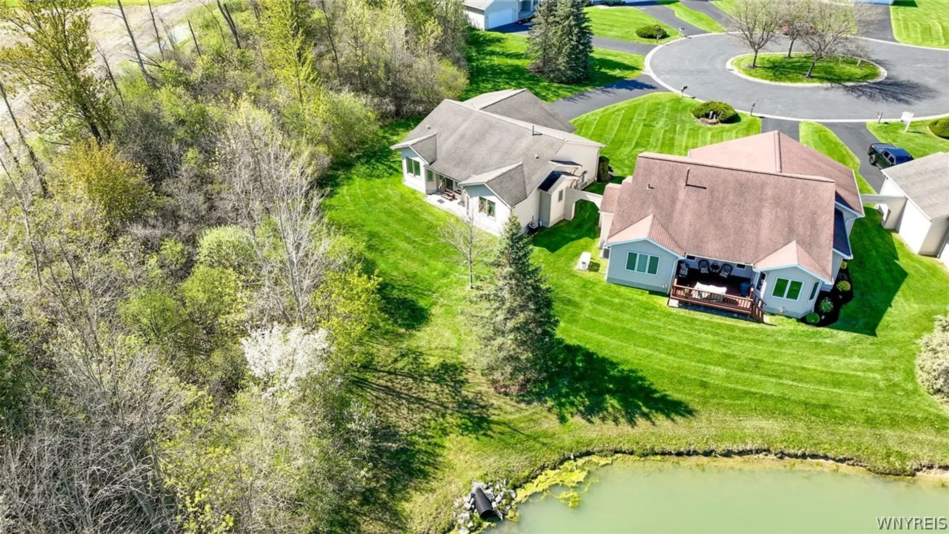 Property at 9 Alexander Parkway, Pendleton, NY 14120 5