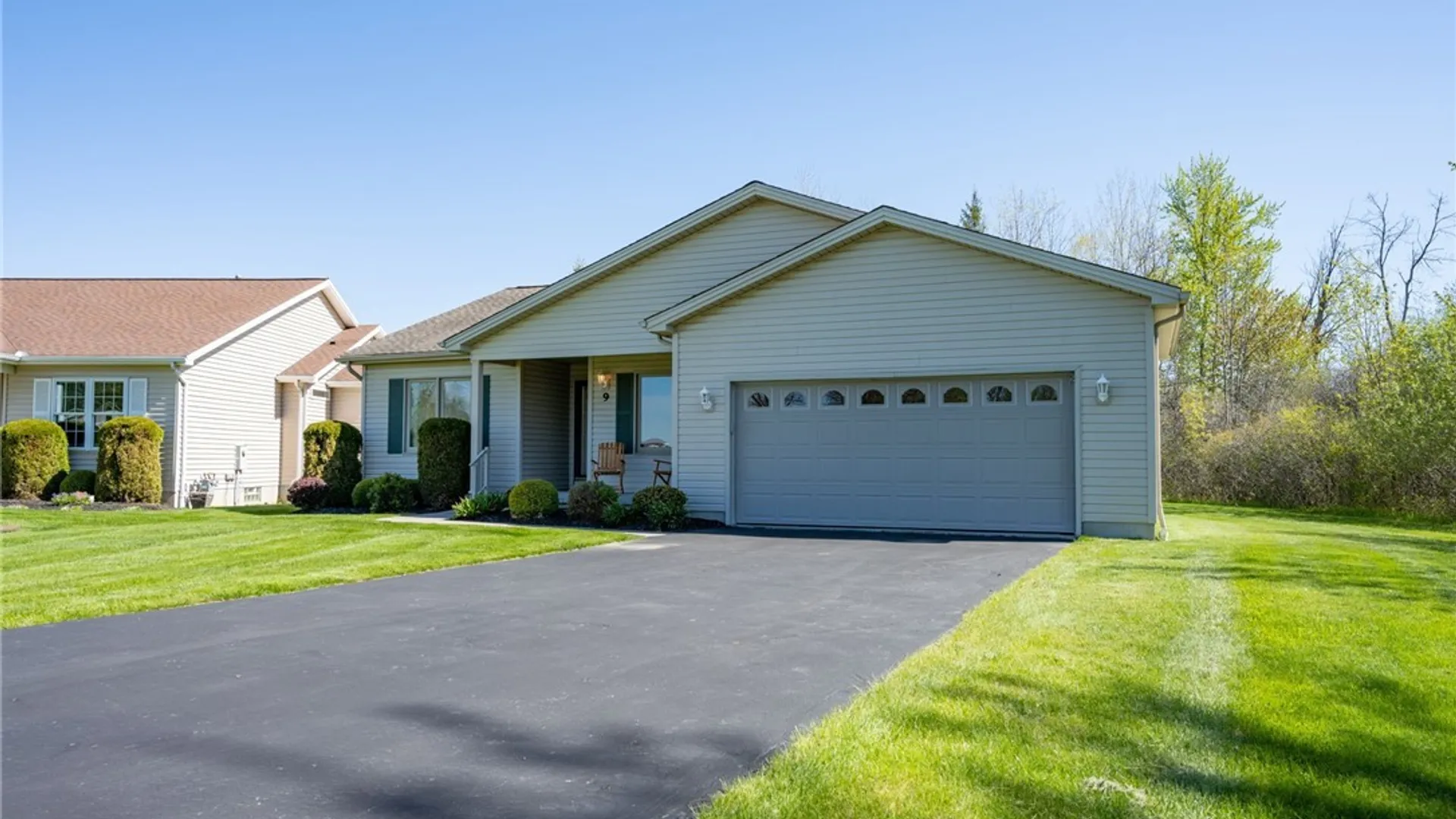 Property at 9 Alexander Parkway, Pendleton, NY 14120 3
