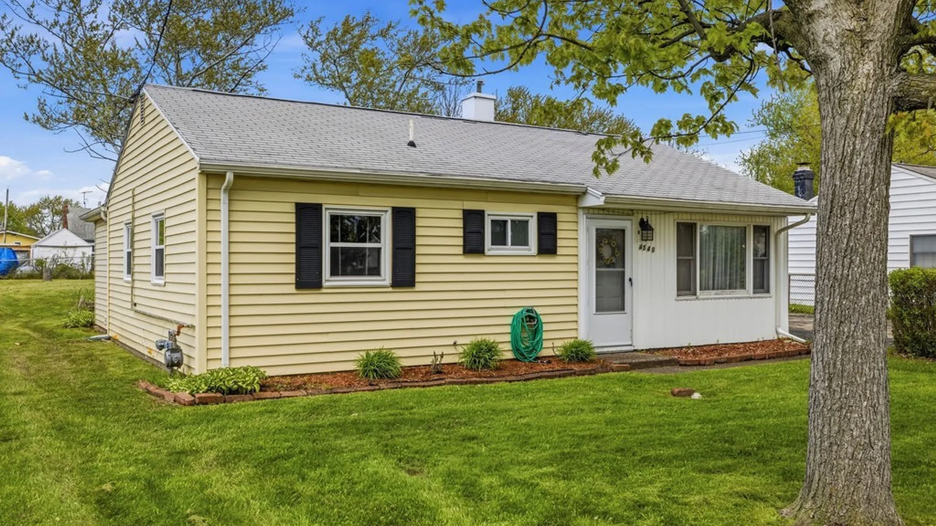 Property at 4540 Isherwood Drive, Niagara, NY 14305 2