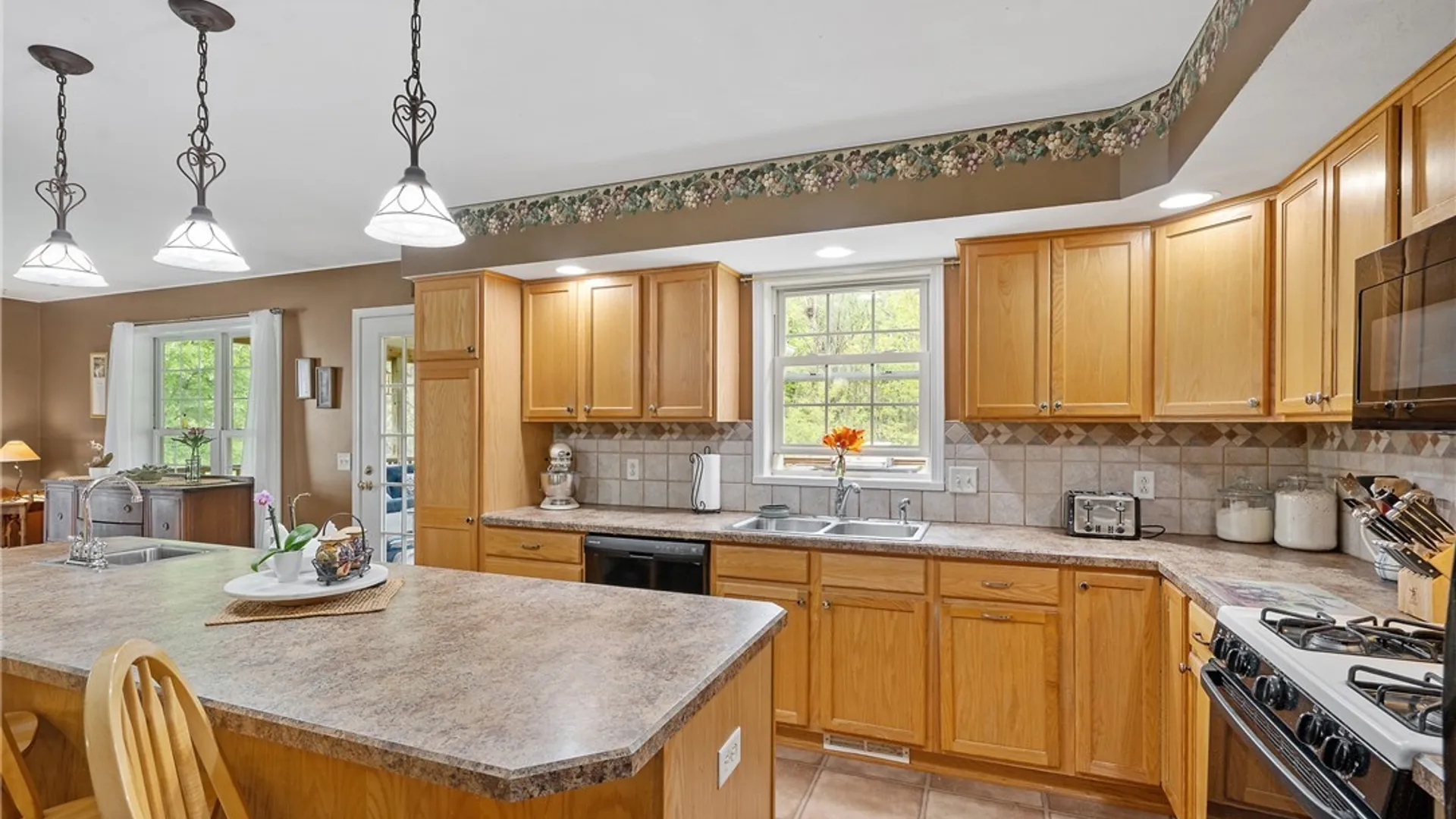 Property at 4 Kinderwood Drive, Marcellus, NY 13108 12