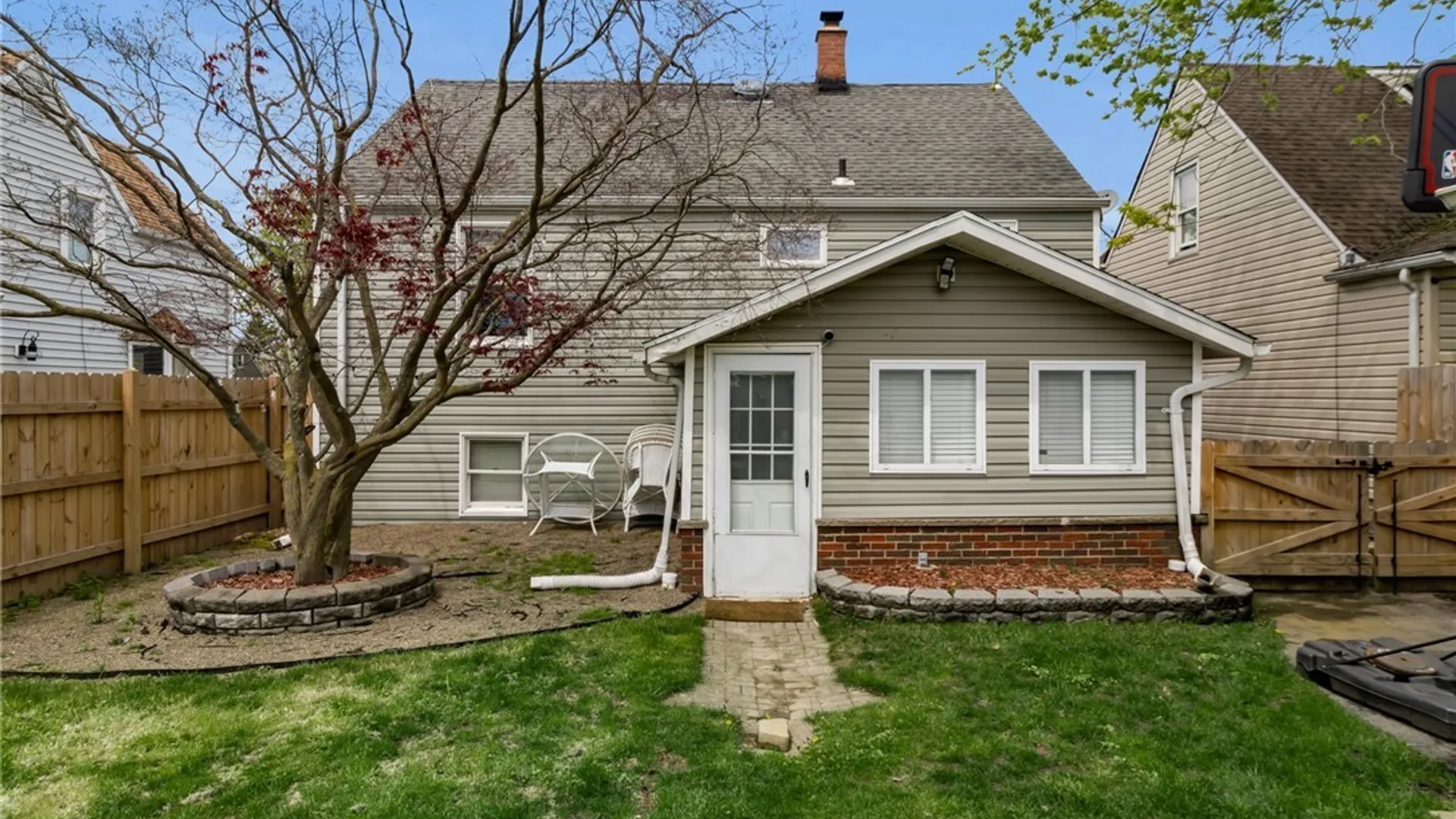 Property at 1127 Cleveland Drive, Cheektowaga, NY 14225 4
