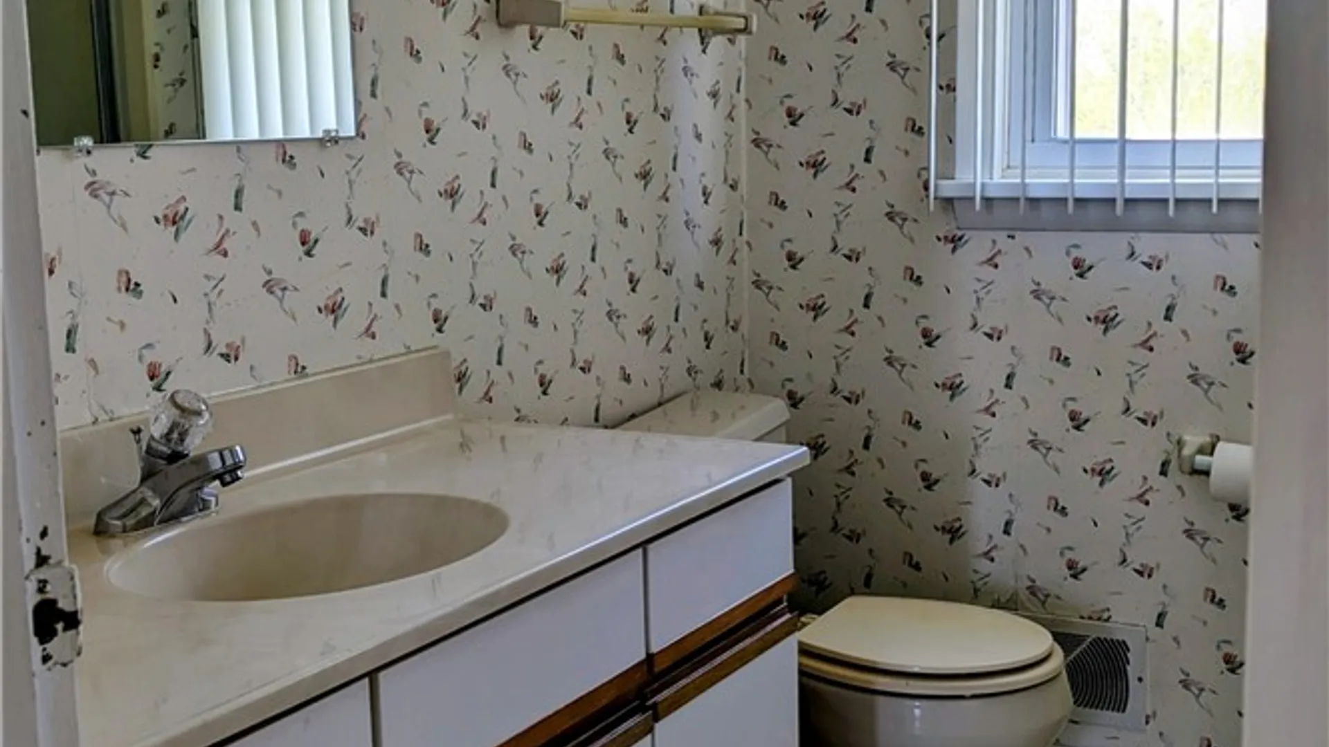 Property at 11 Barns Court, Greece, NY 14612 28