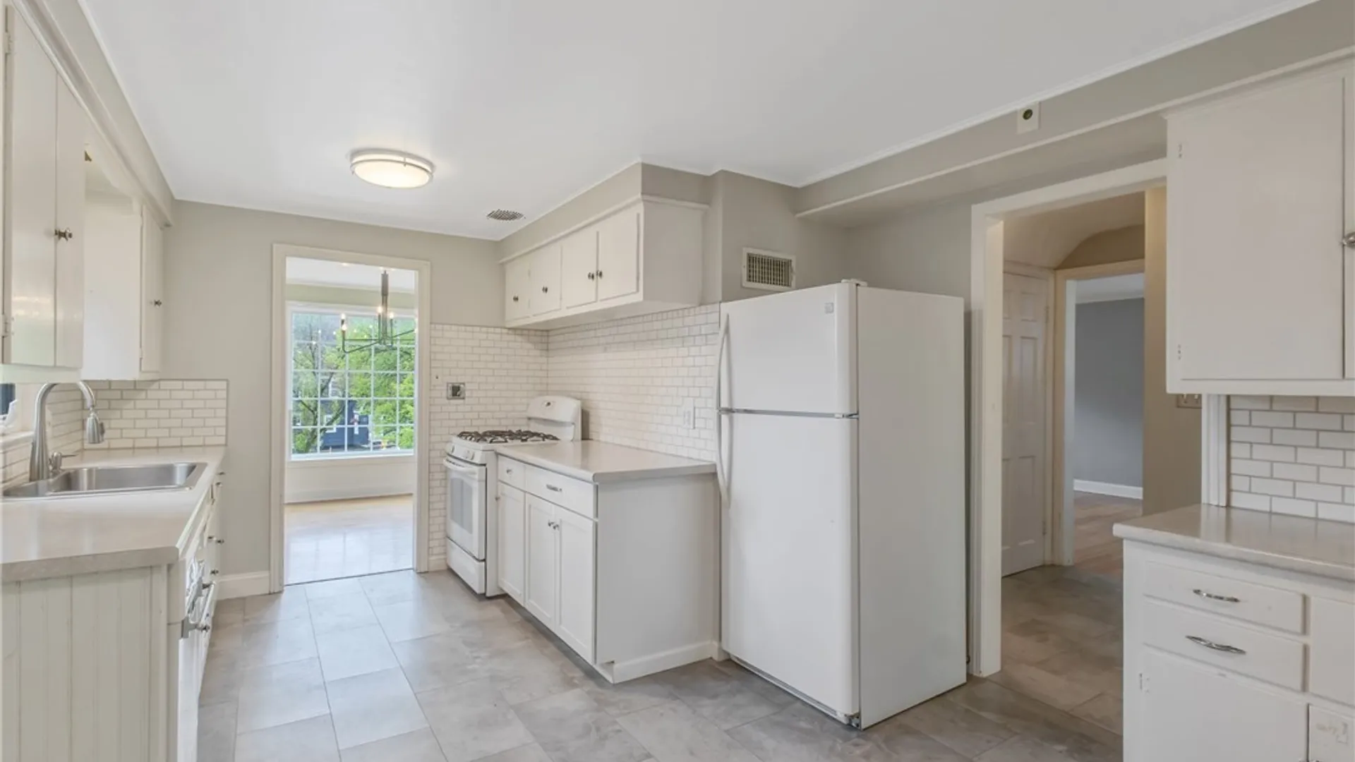 Property at 216 Strathmore Drive, Syracuse, NY 13207 13