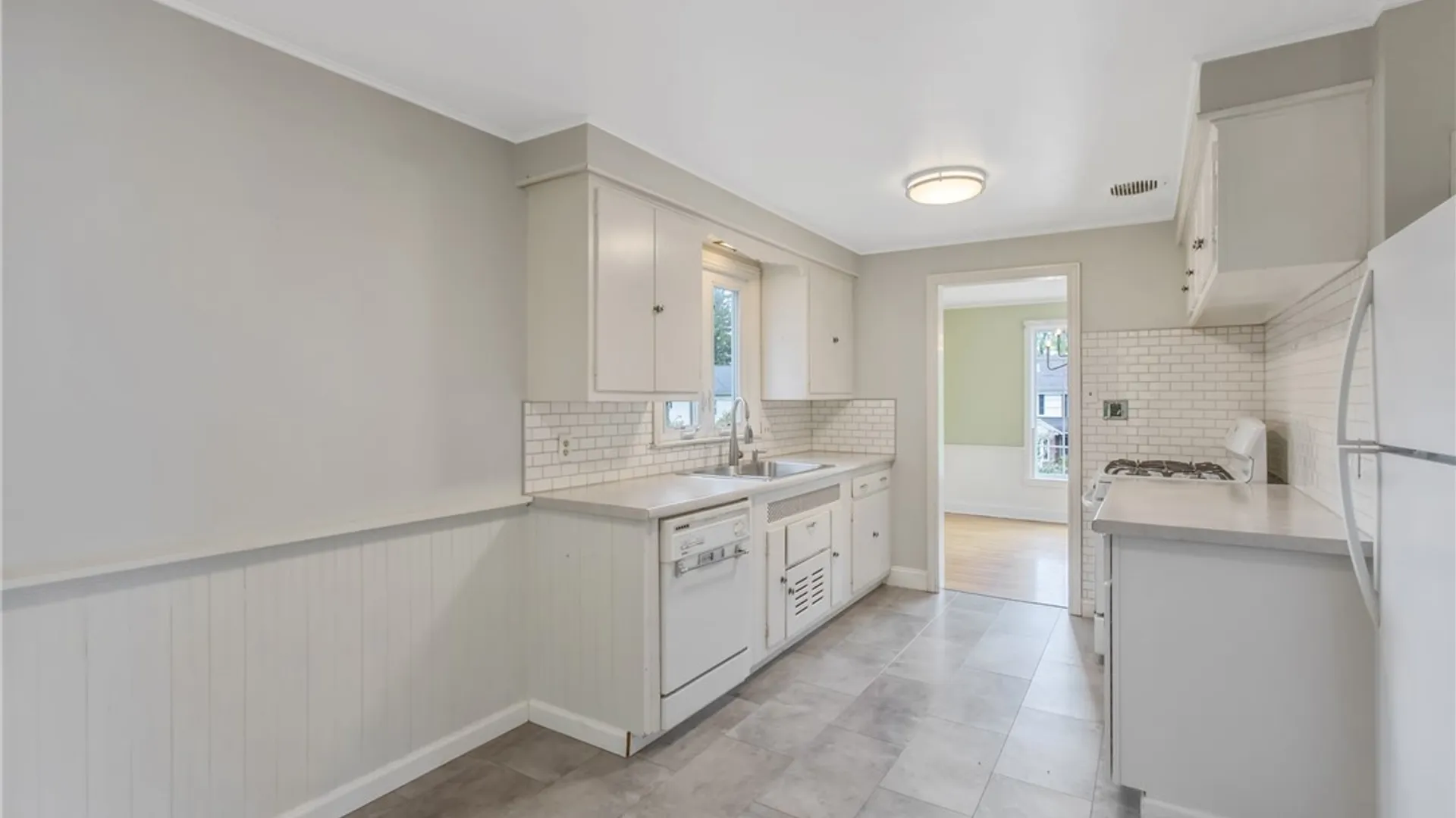 Property at 216 Strathmore Drive, Syracuse, NY 13207 14