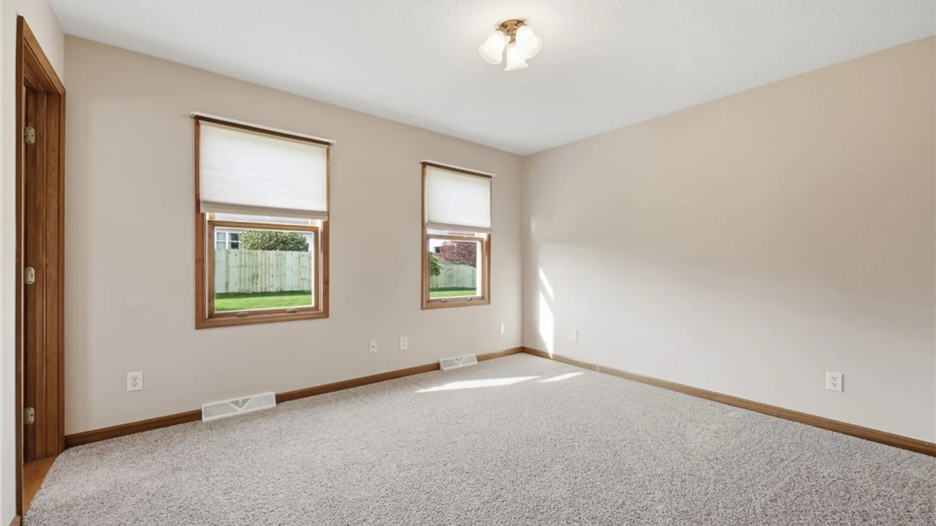 Property at 48 Elmleaf Dr, Cheektowaga, NY 14227 11