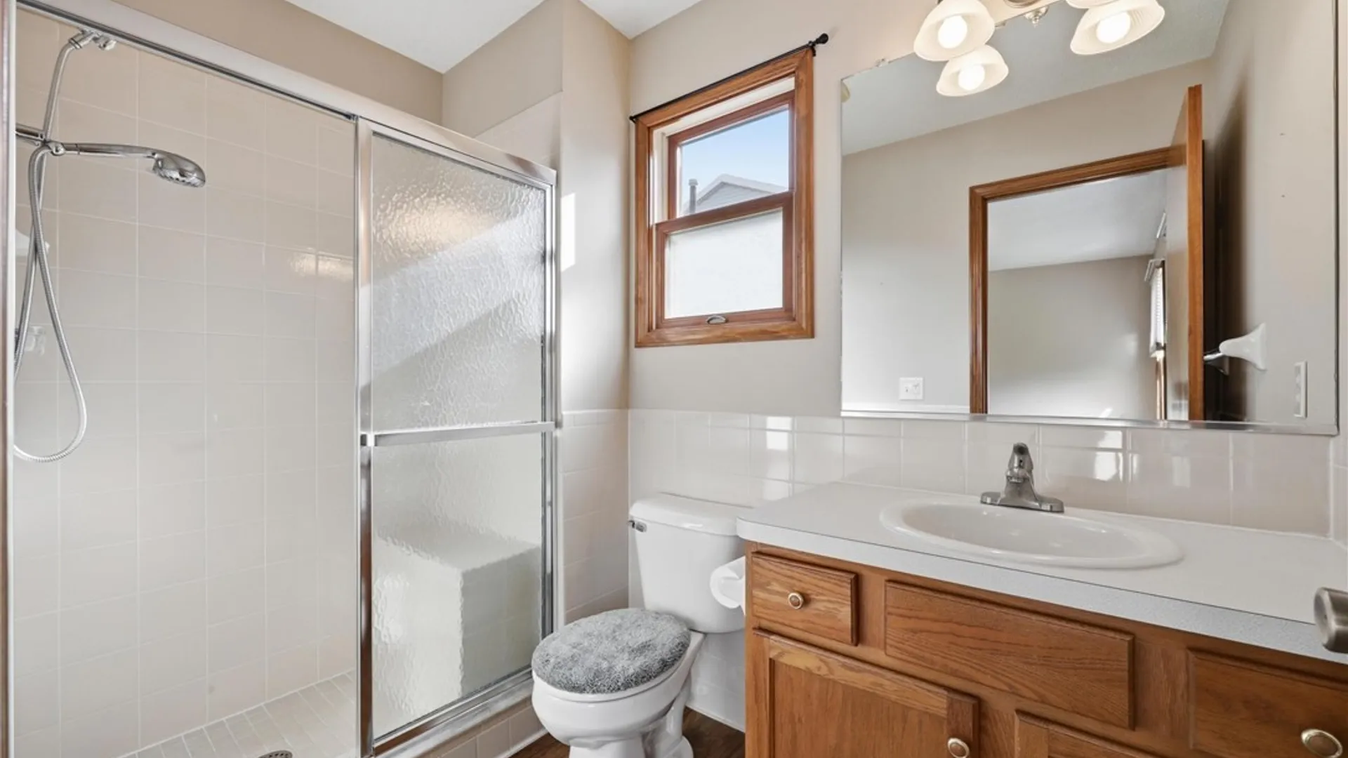 Property at 48 Elmleaf Dr, Cheektowaga, NY 14227 13