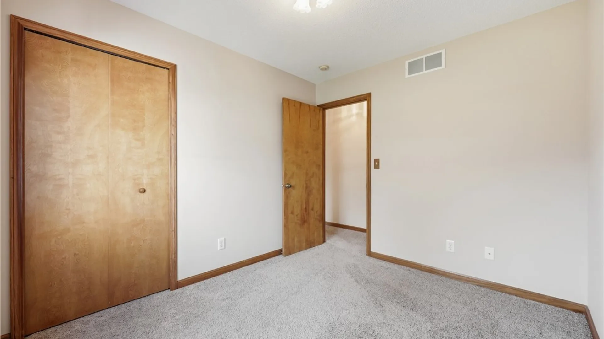 Property at 48 Elmleaf Dr, Cheektowaga, NY 14227 15