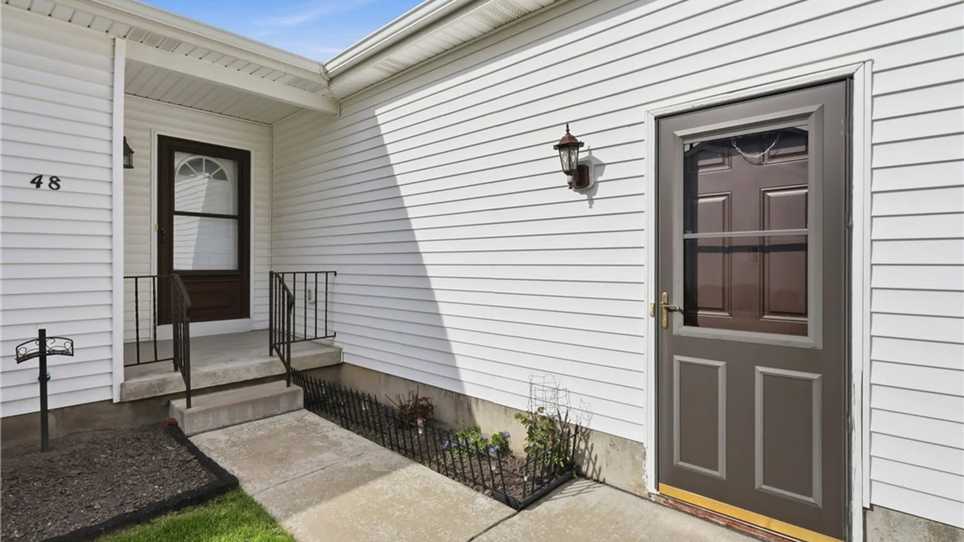 Property at 48 Elmleaf Dr, Cheektowaga, NY 14227 2
