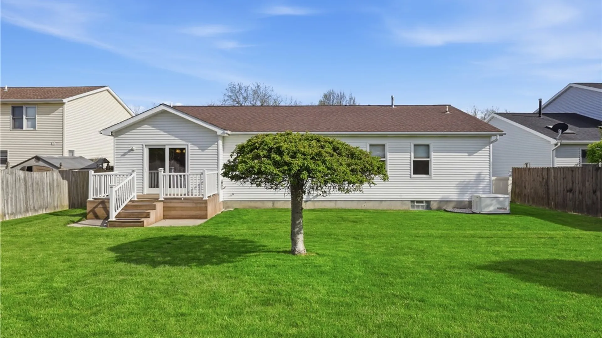 Property at 48 Elmleaf Dr, Cheektowaga, NY 14227 22