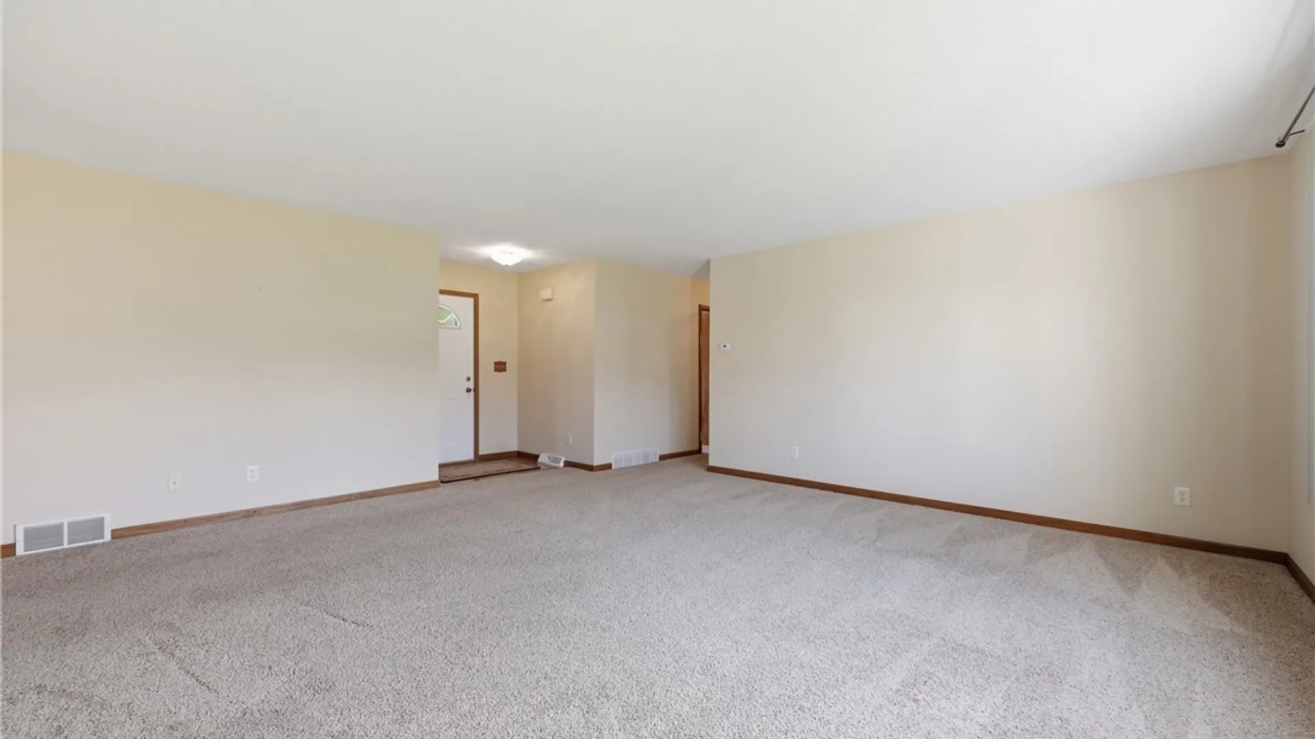 Property at 48 Elmleaf Dr, Cheektowaga, NY 14227 4