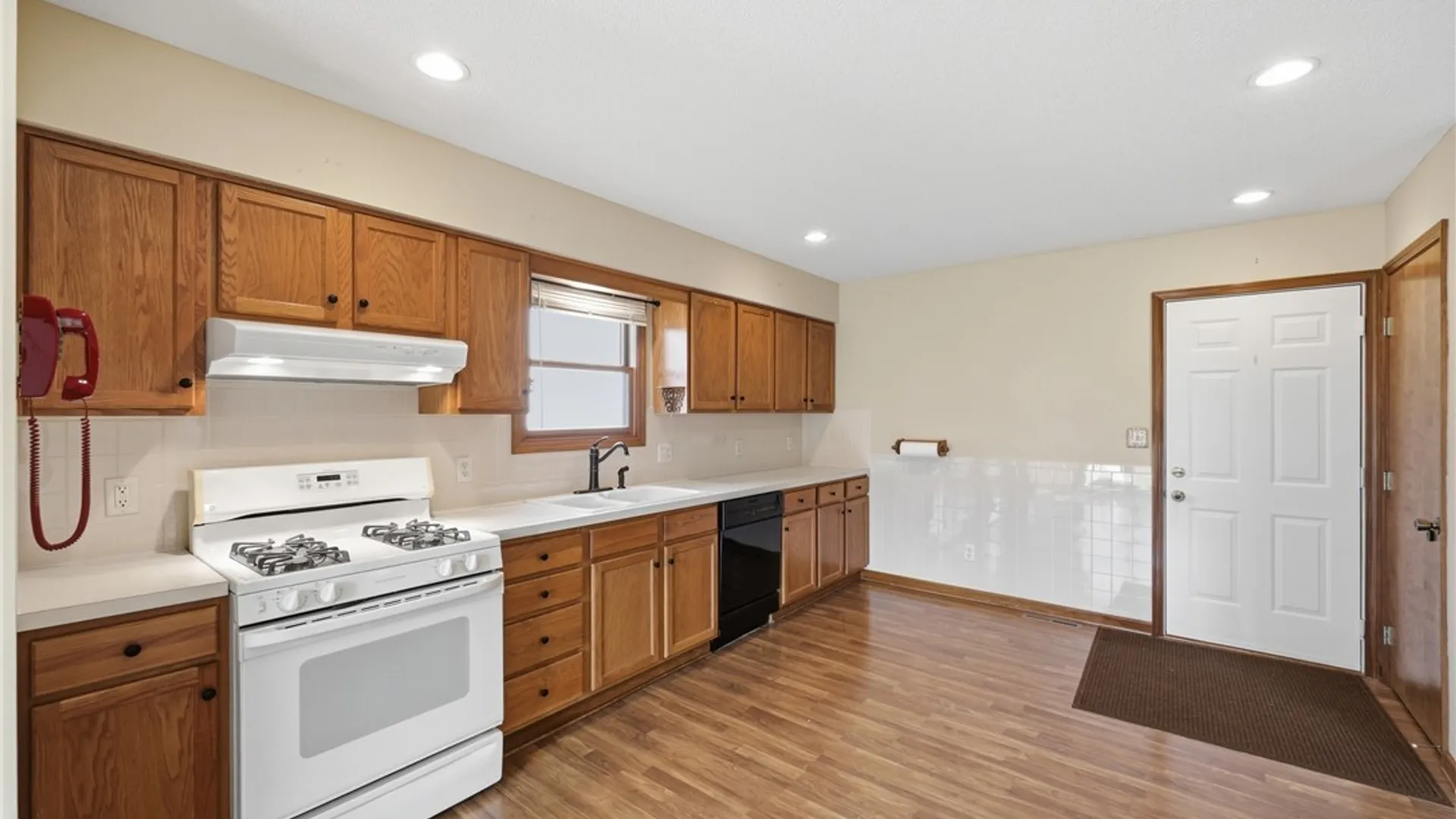 Property at 48 Elmleaf Dr, Cheektowaga, NY 14227 7