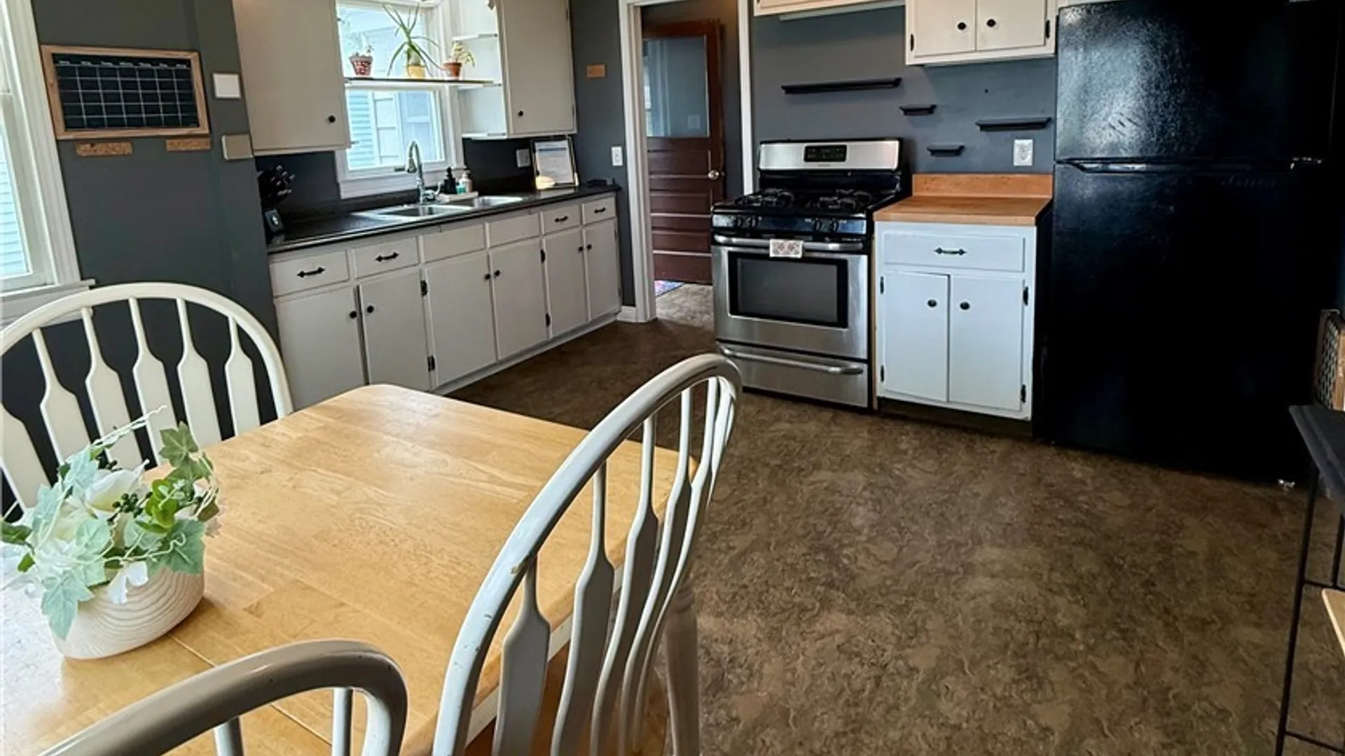Property at 46 Briarhill Drive, West Seneca, NY 14224 4