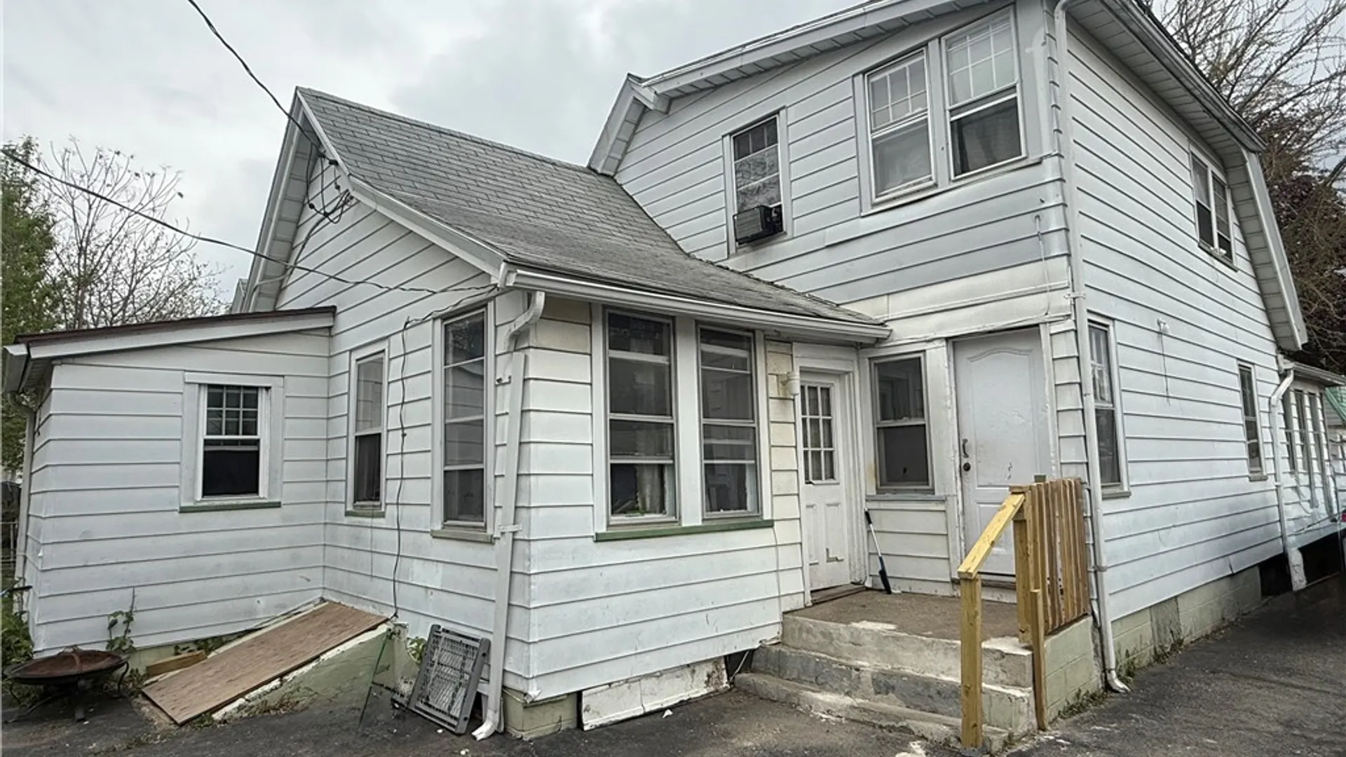 Property at 1 Laurel Street, Rochester, NY 14606 4