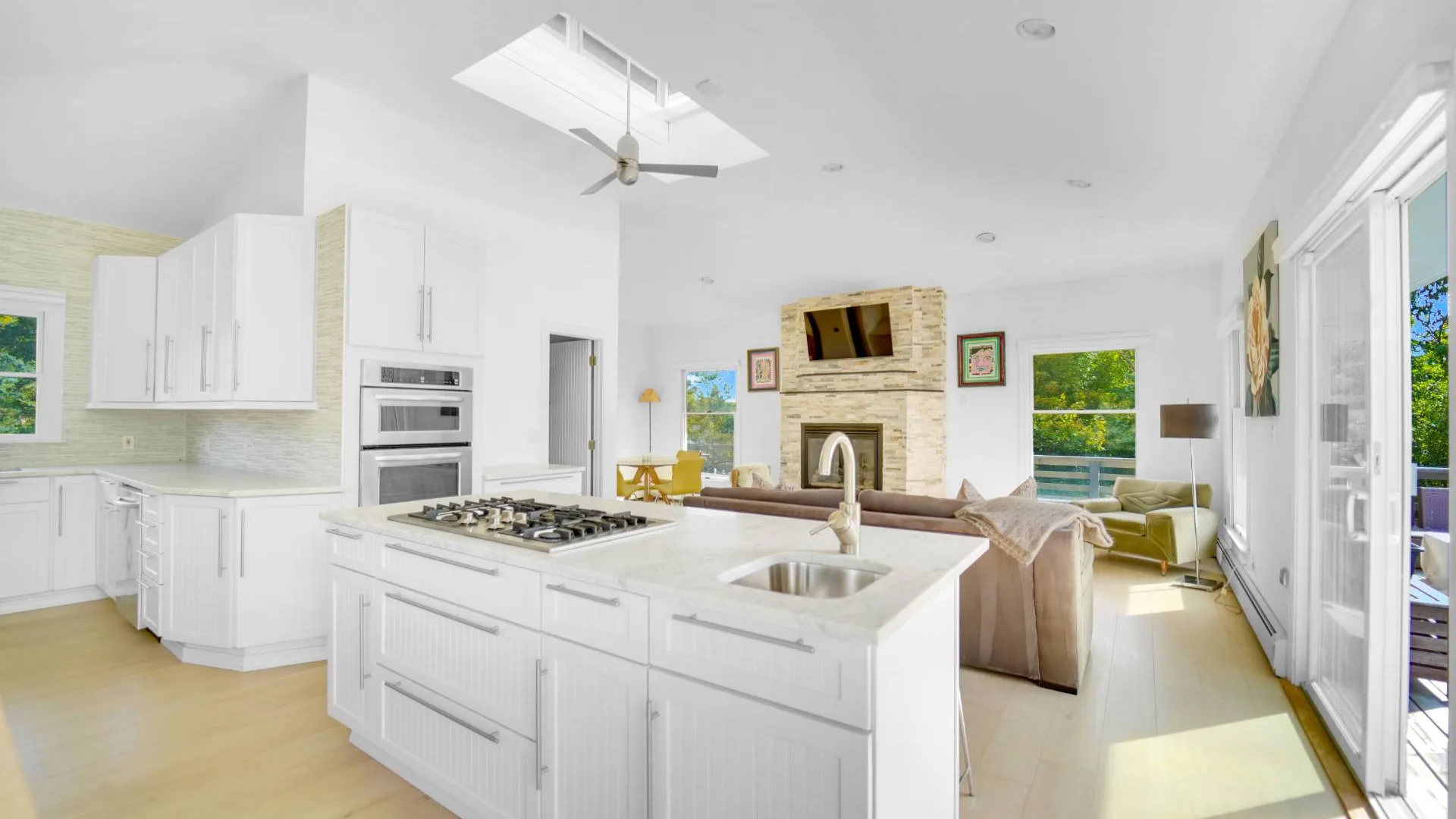 Property at 3 Jefferson Ave, Hampton Bays, NY 11946 10