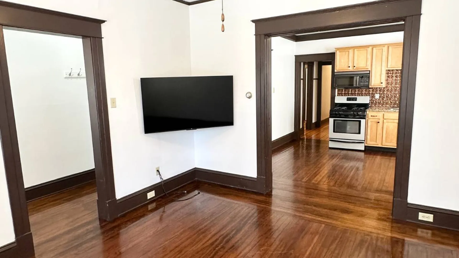 Property at 423 Hamilton St, Albany, NY 12203 5