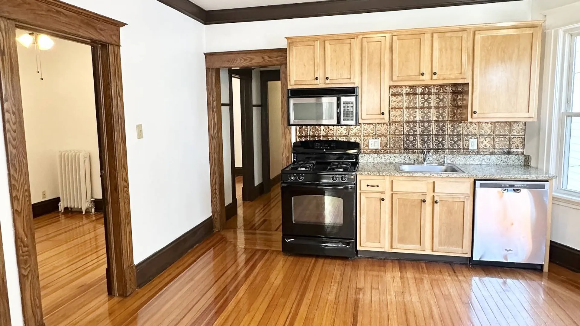 Property at 423 Hamilton St, Albany, NY 12203 4